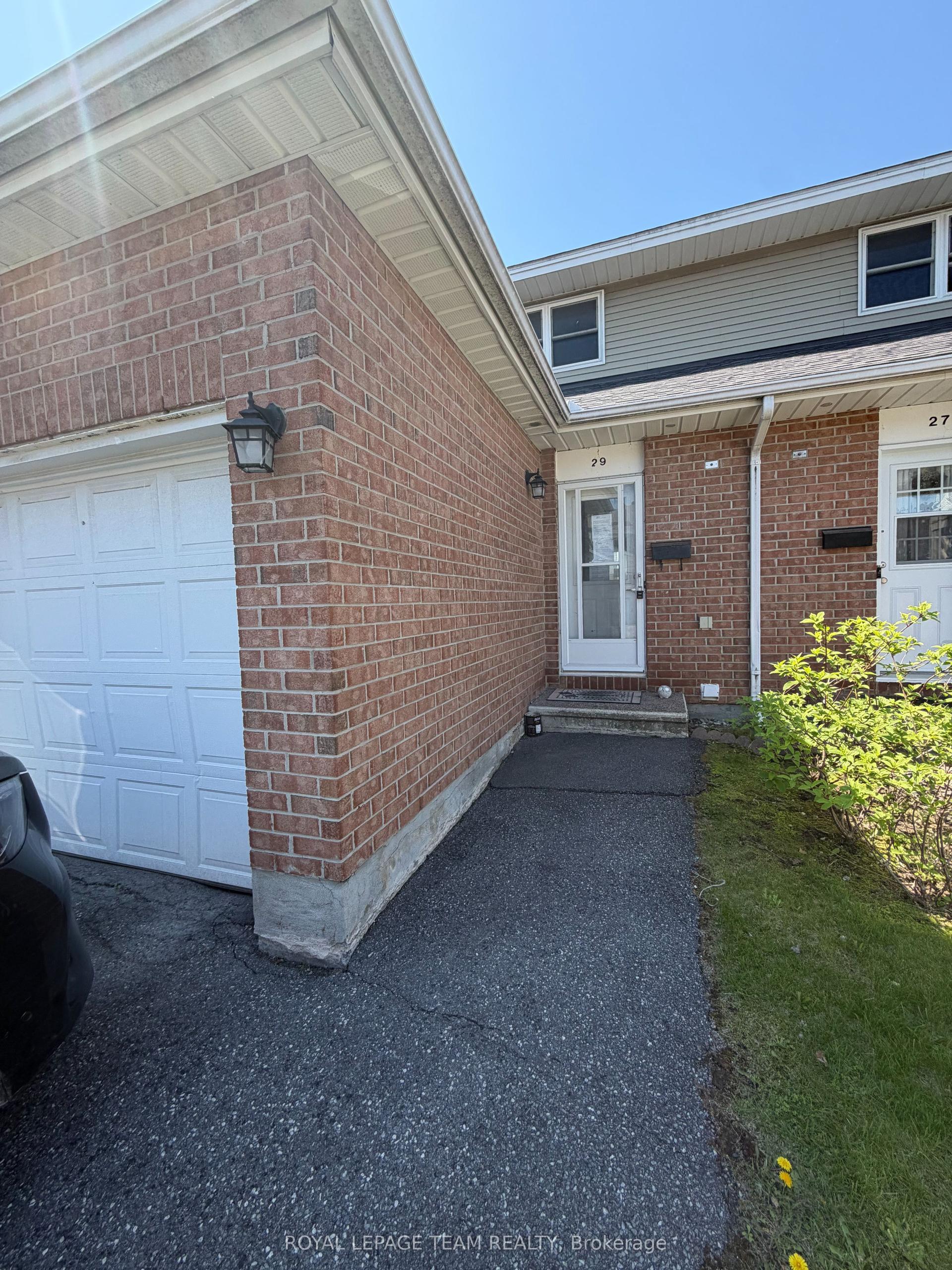 29 Bentbrook Crescent — photo 1