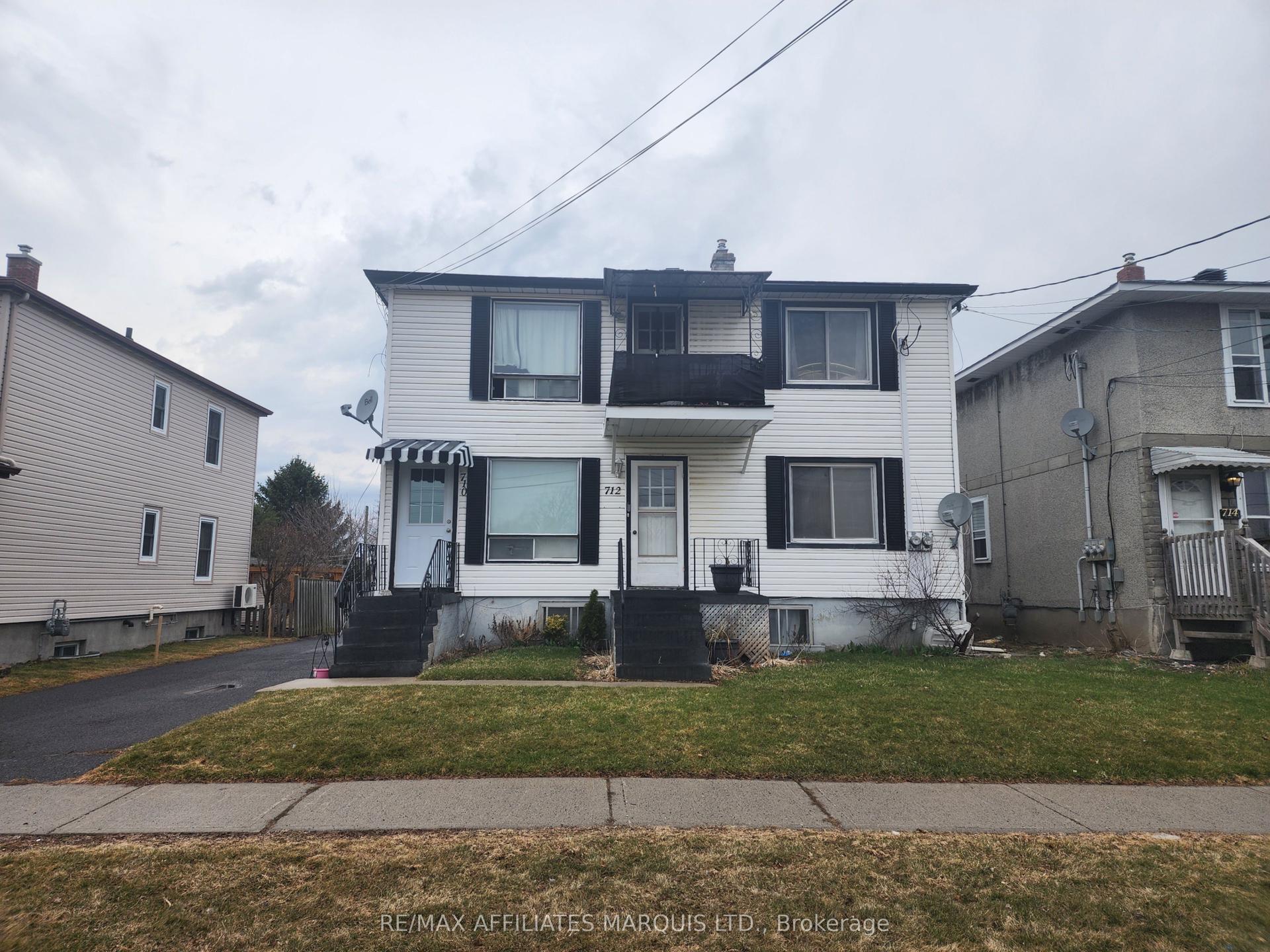 712 Eleventh Street E — photo 1