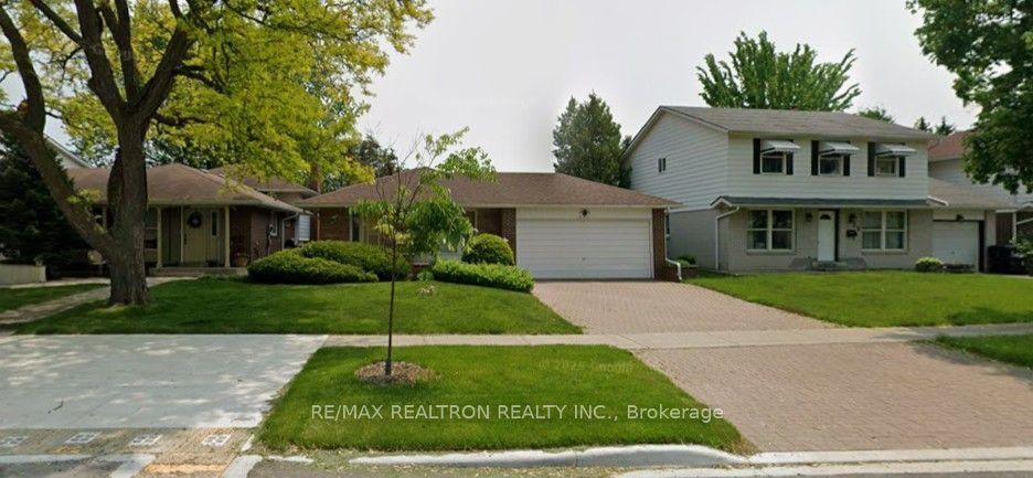 831 Huntingwood Drive, Toronto — Detached for lease, photo 1