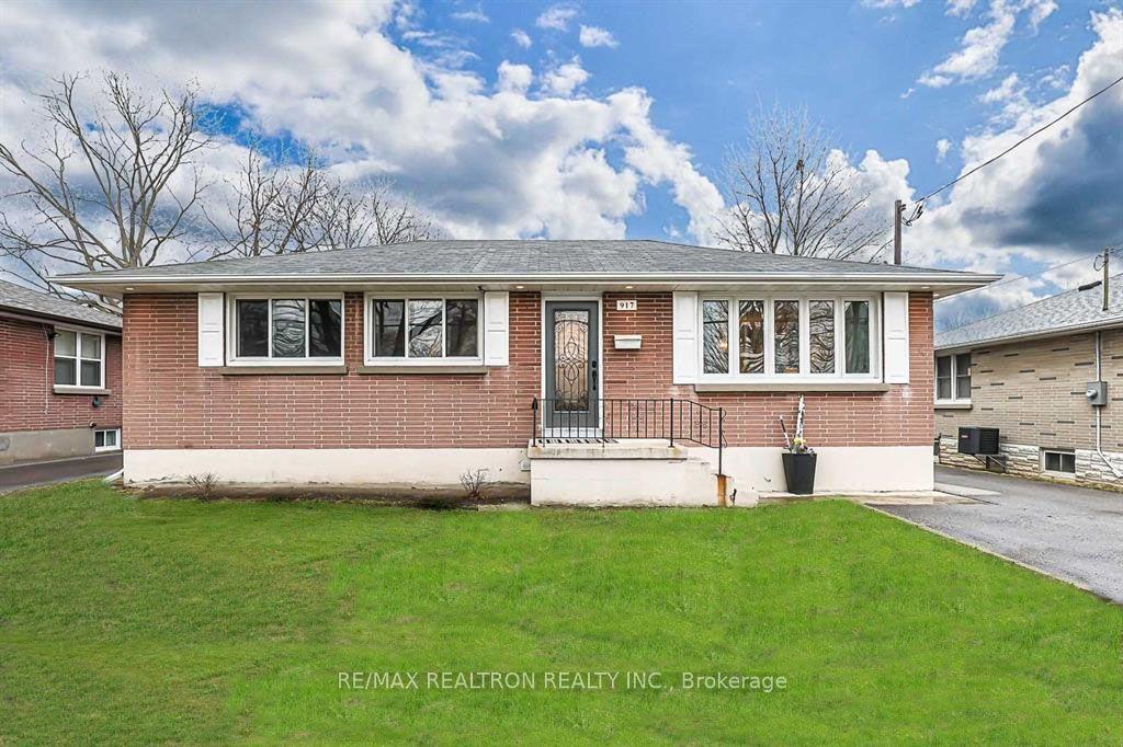 917 Henry Street, Whitby — Detached for lease, photo 1