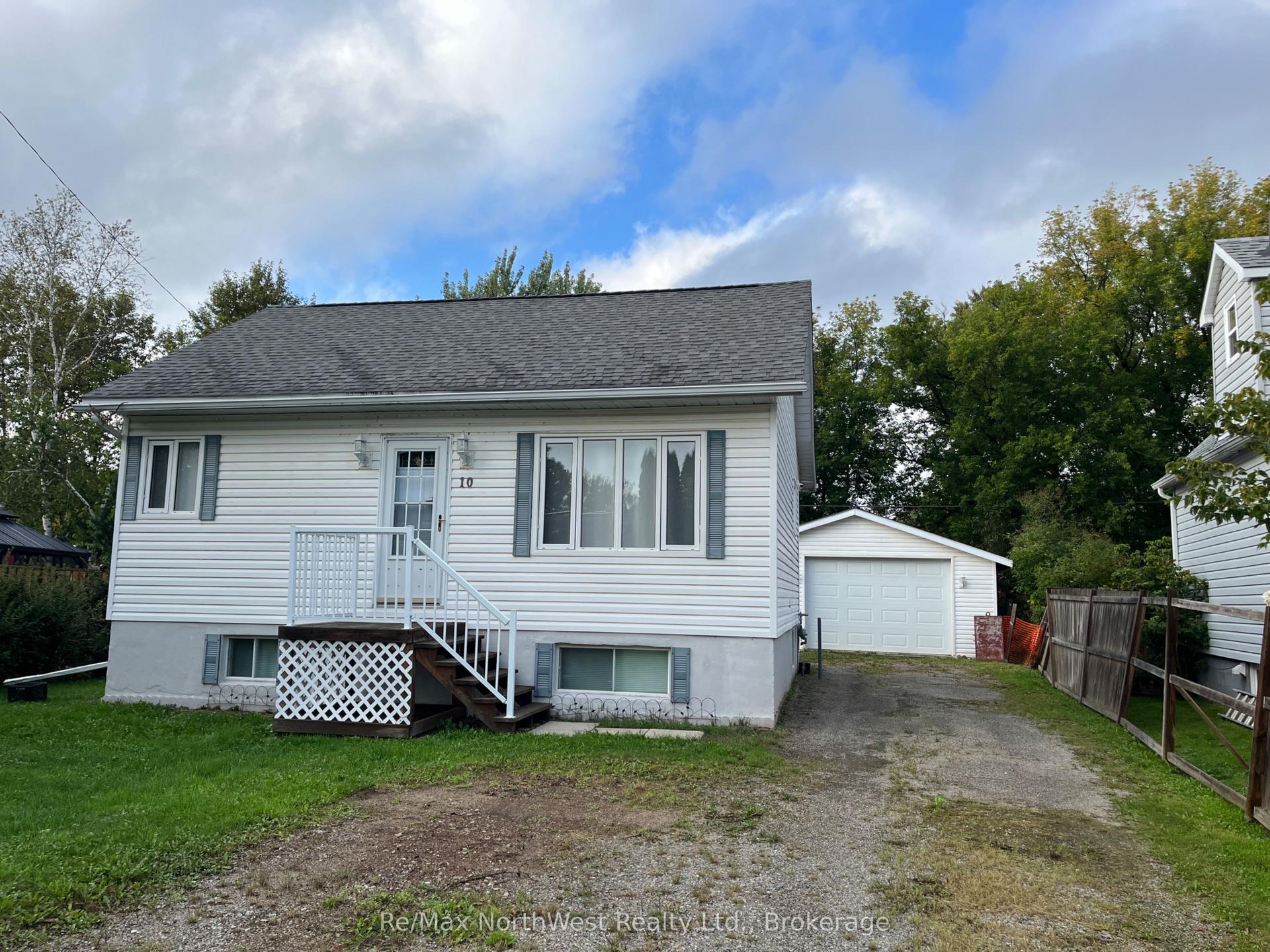 10 Spruce Road, Atikokan — Detached for sale, photo 1
