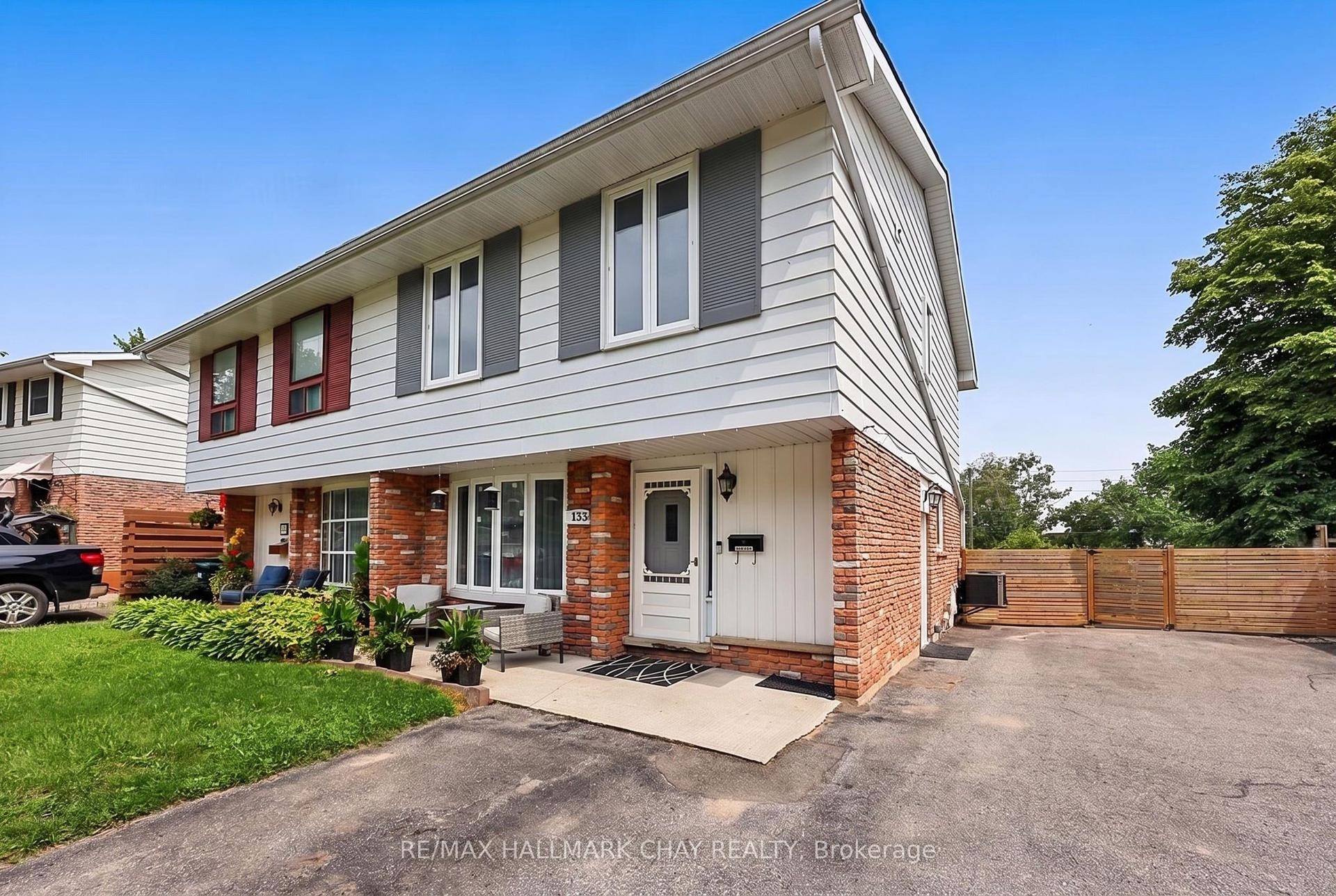 133 Daphne Crescent, Barrie — Semi-Detached for sale, photo 1