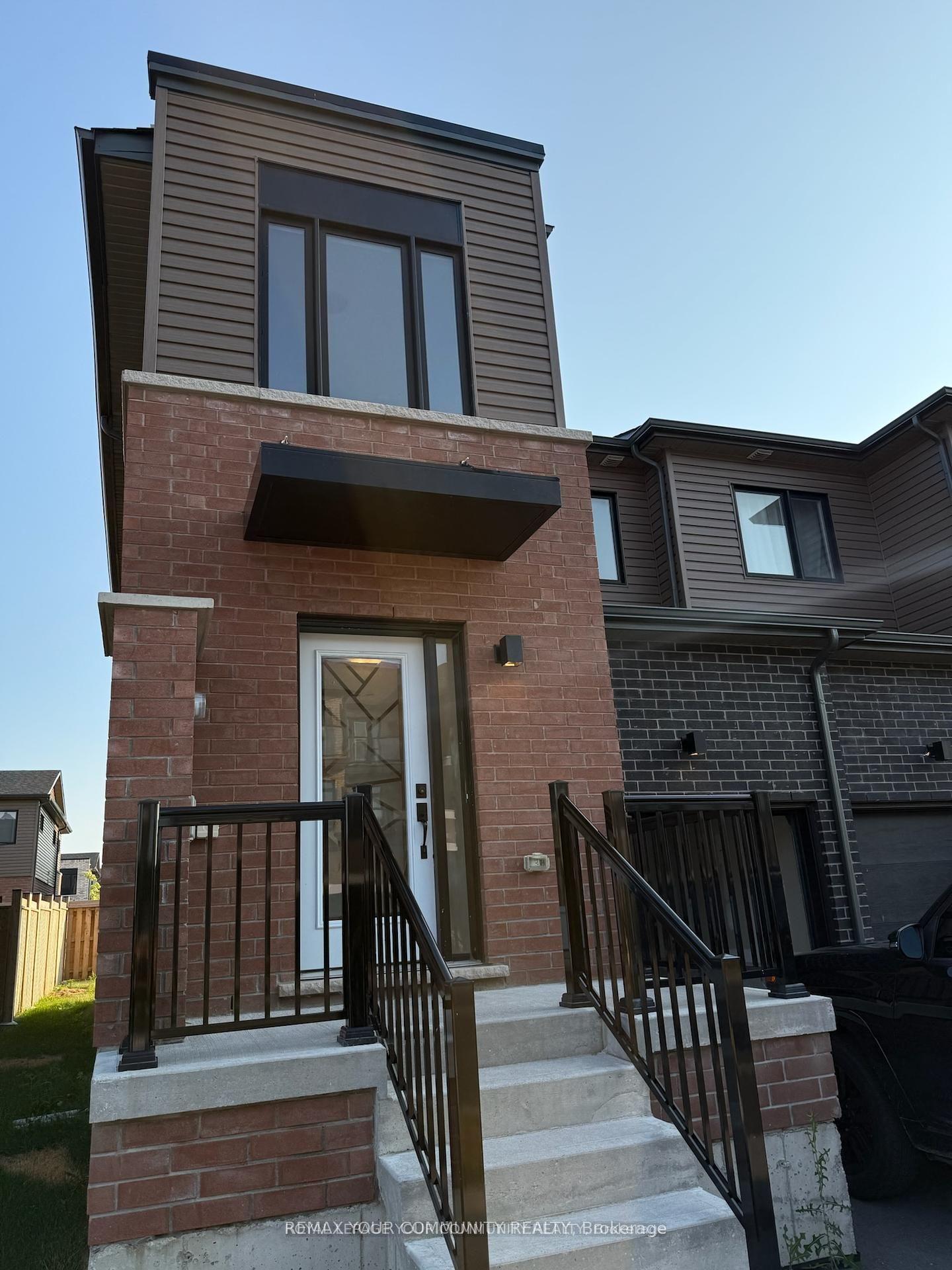 141 Turnberry Lane — photo 1