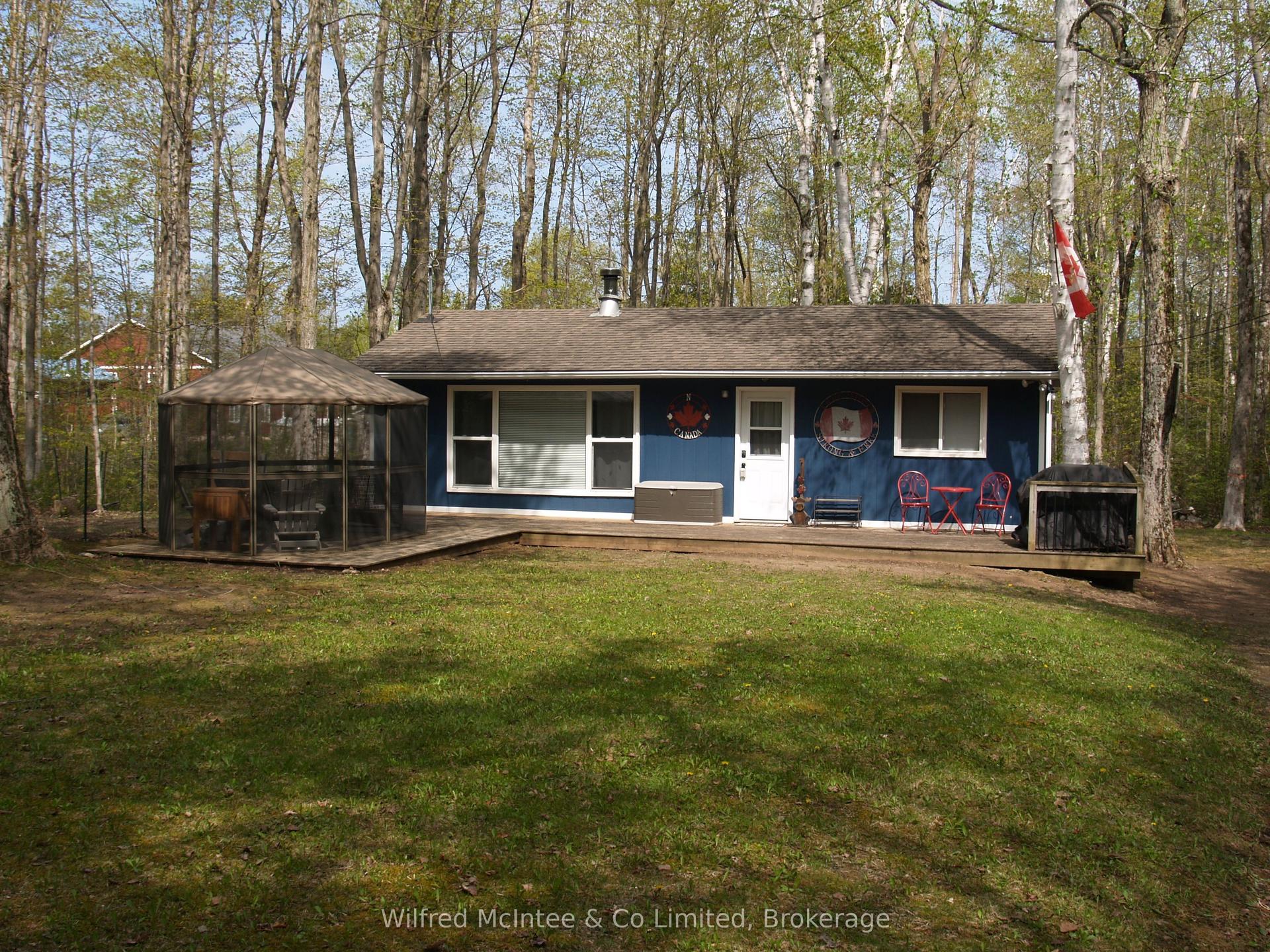 199 Thompson Avenue — photo 1