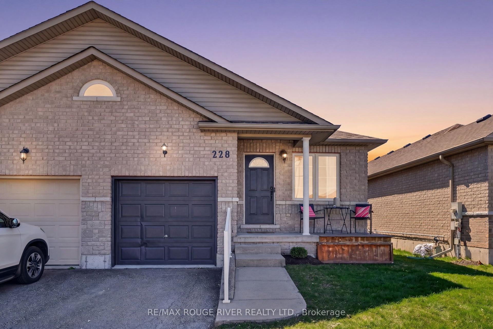 228 Ruttan Terrace — photo 1