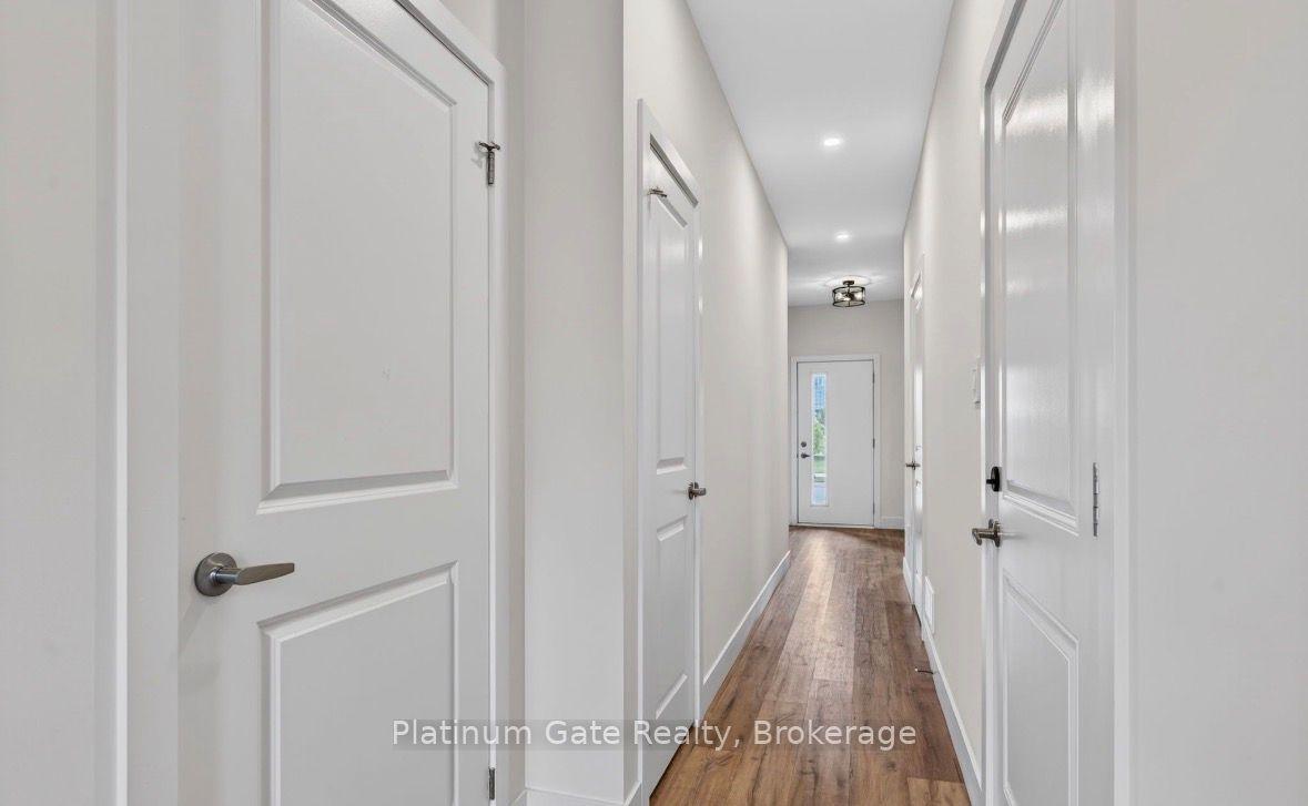 1595 CAPRI Crescent 34 #34, London North — Condo Town for lease, photo 1