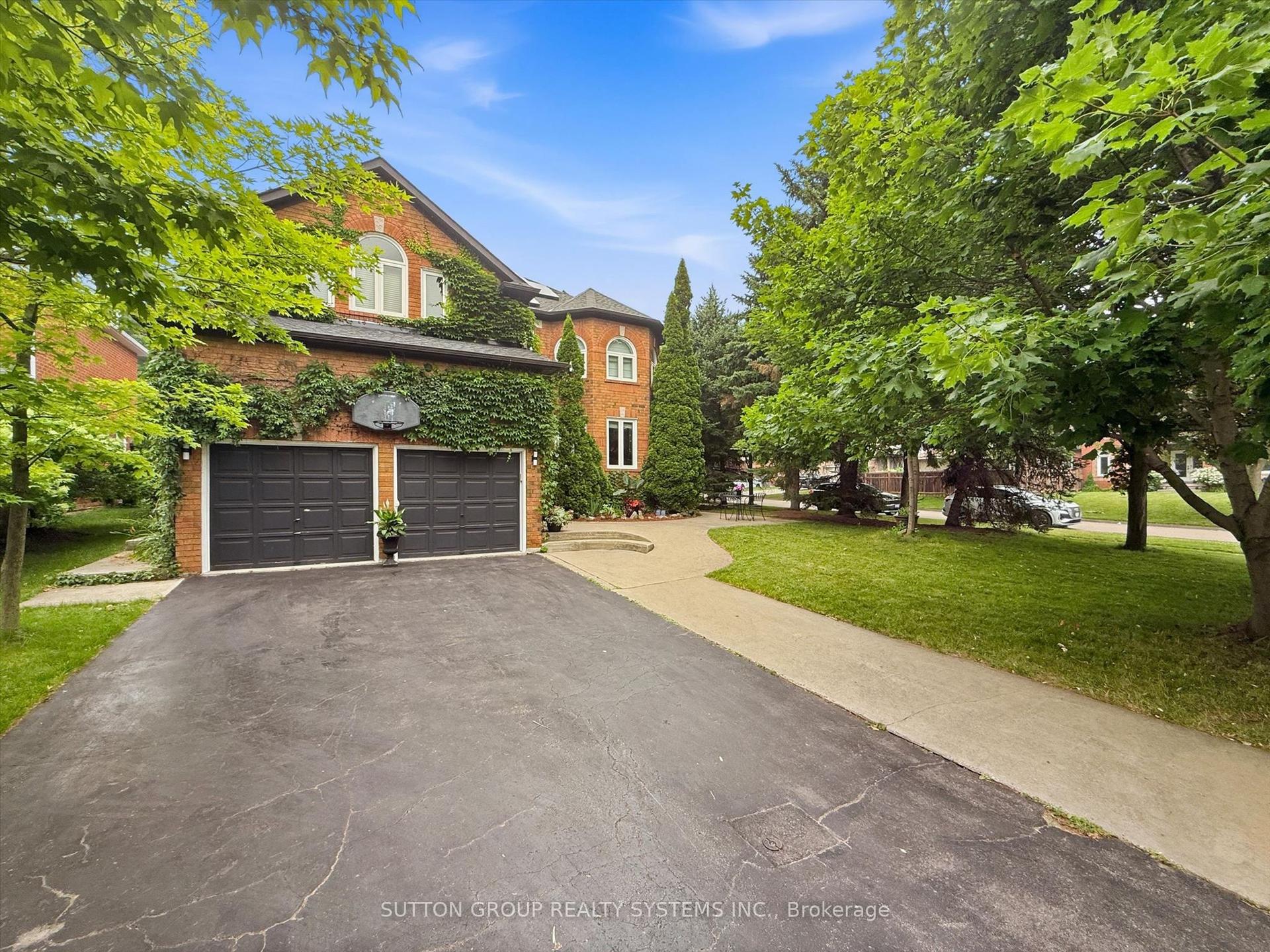 7 Arnhem Court, Hamilton — Detached for sale, photo 1
