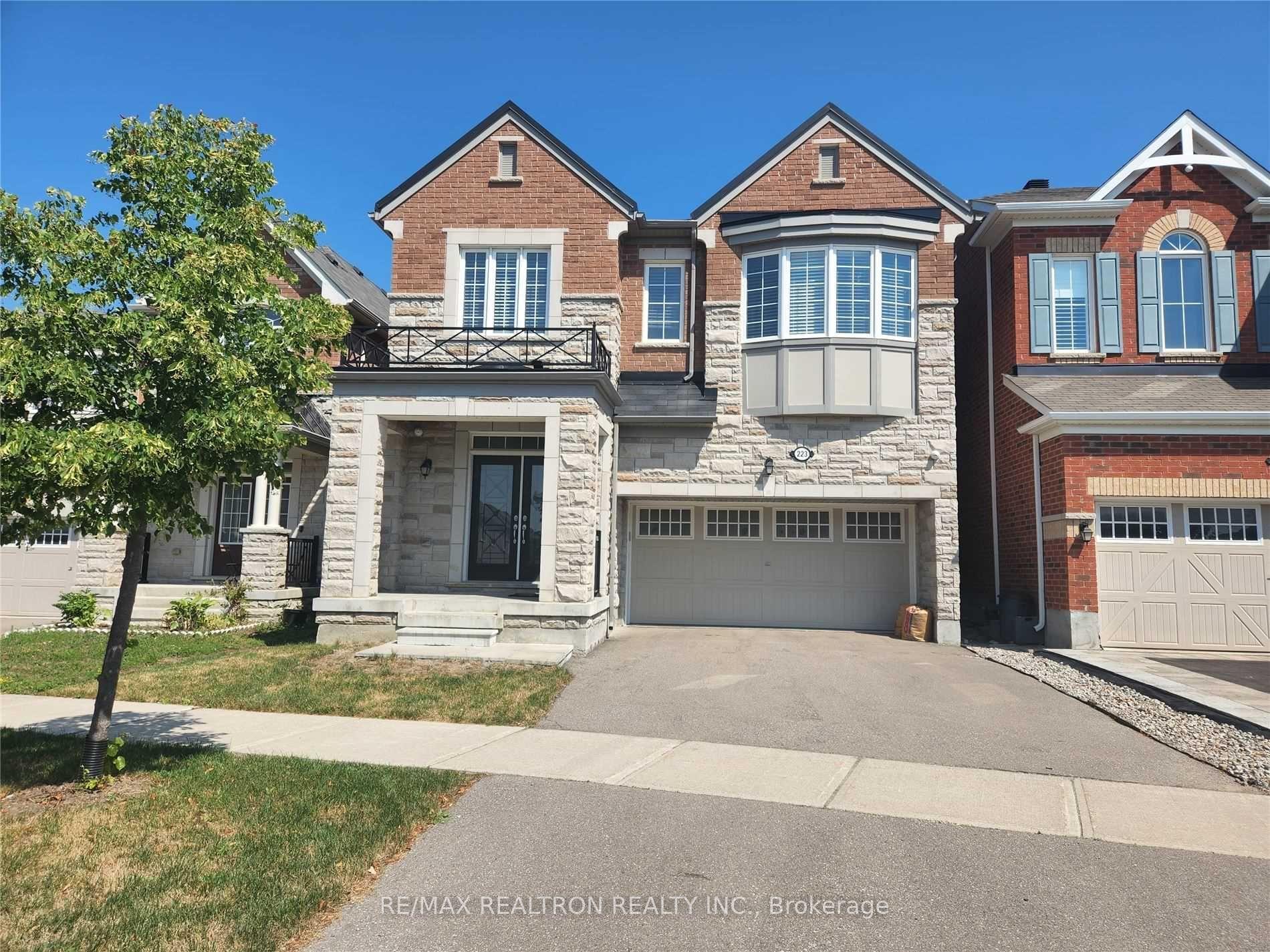 223 Thomas Phillips Drive, Aurora — Detached for lease, photo 1