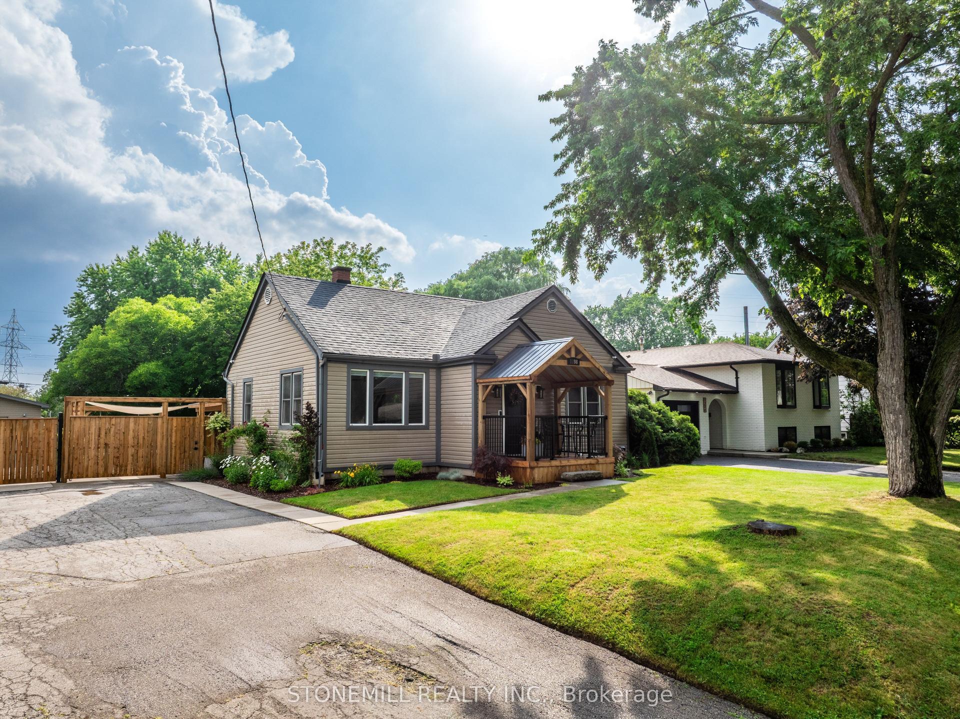 1198 Fisher Avenue, Burlington — Detached for sale, photo 1