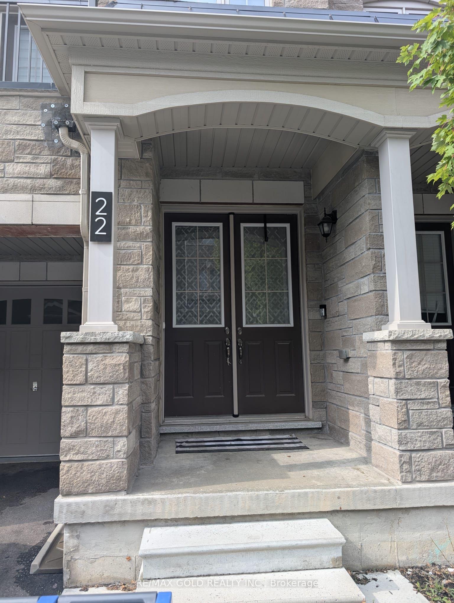 22 Faye Street, Brampton — Townhouse for lease, photo 1