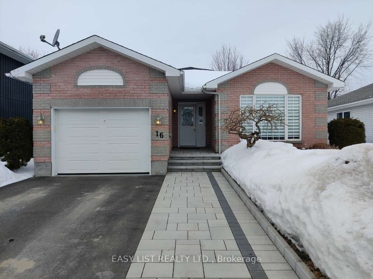 16 Fairview Crescent — photo 1