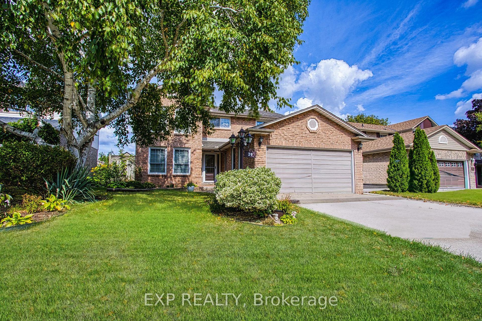 39 Ainsworth Street, Hamilton — Detached for sale, photo 1