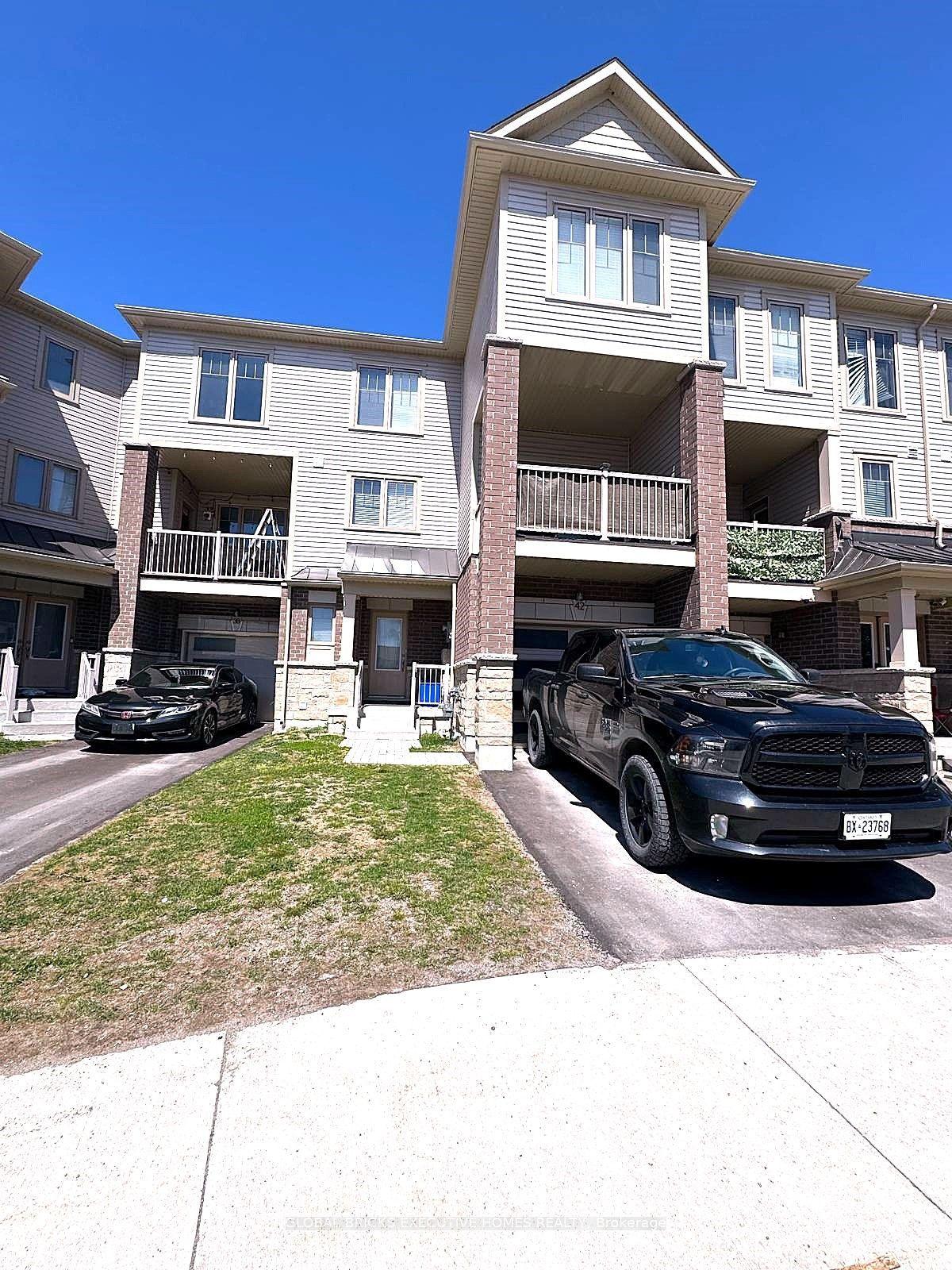 42 Ambereen Place E, Clarington — Townhouse for sale, photo 1