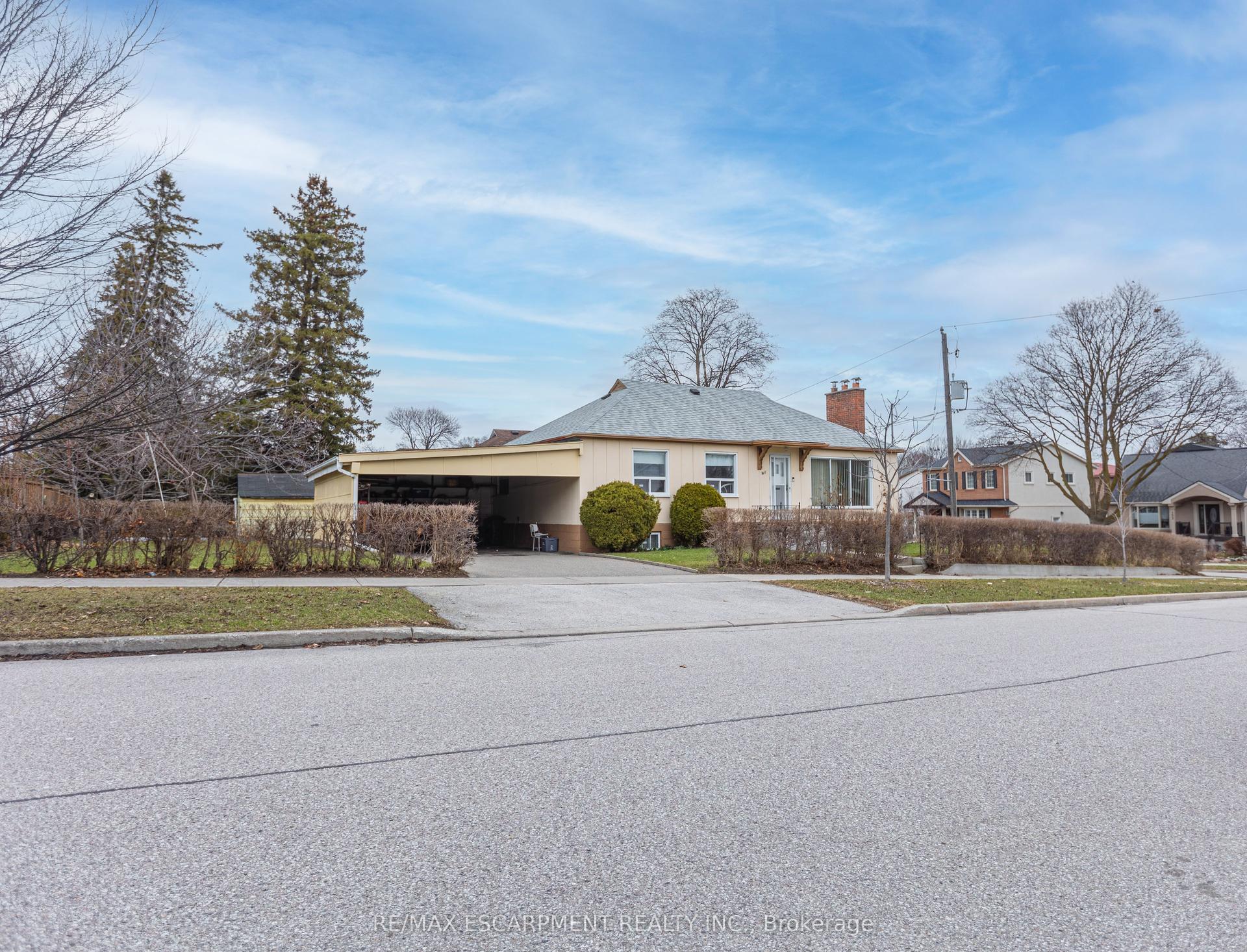 1 Snaresbrook Drive — photo 1