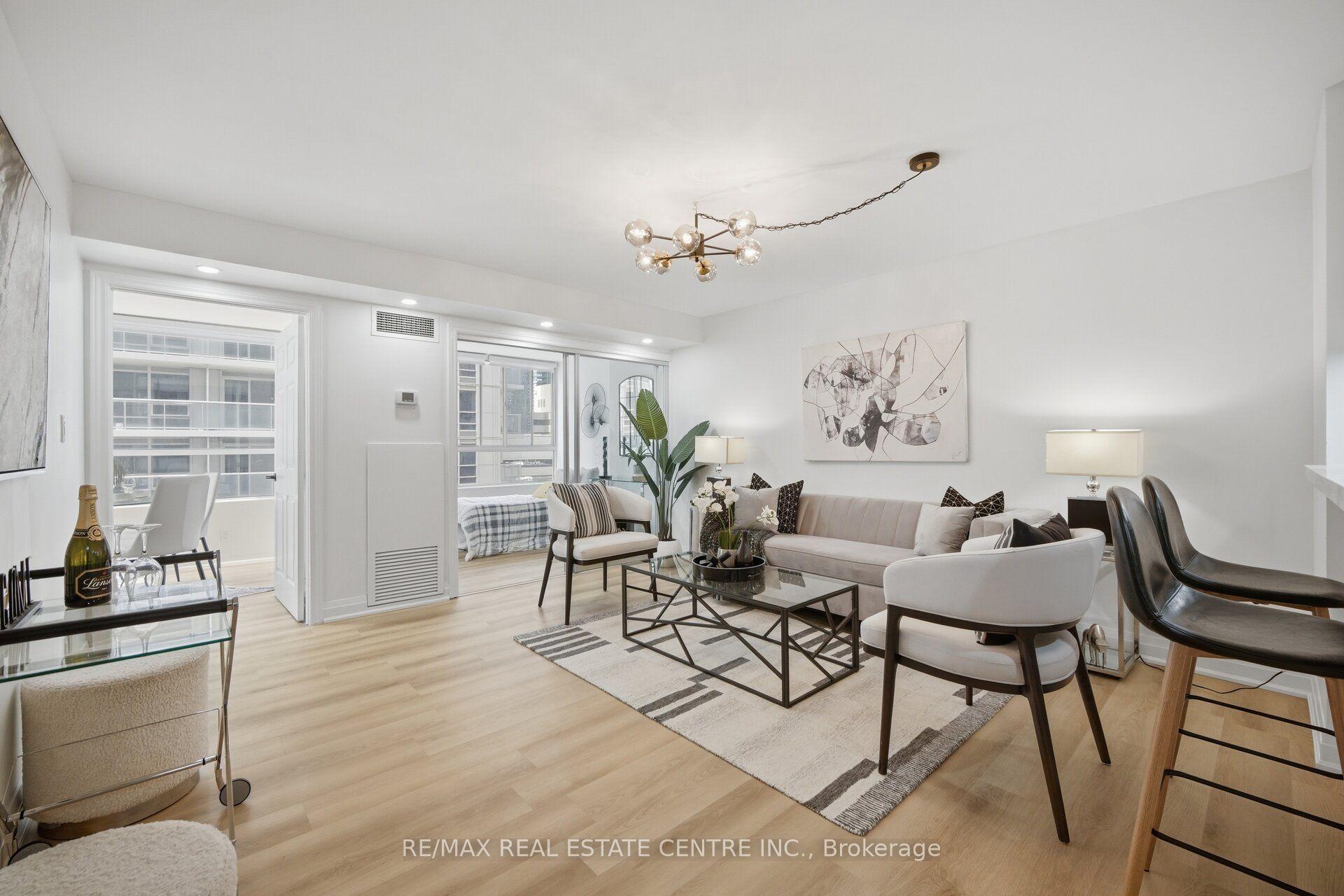 717 Bay Street 1009 #1009 — photo 1