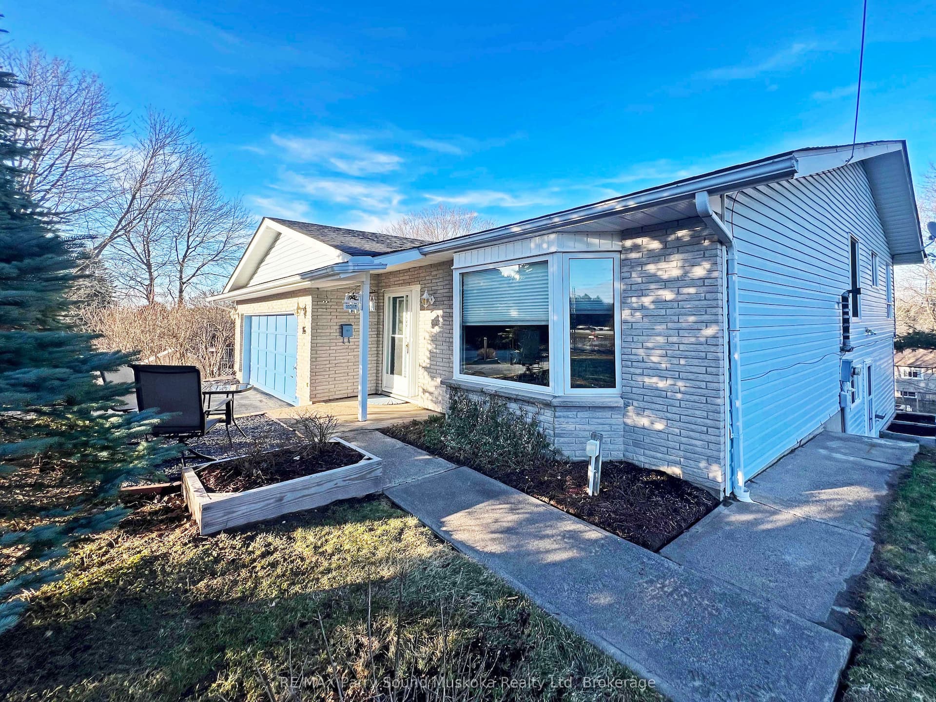 16 Macklaim Drive — photo 1