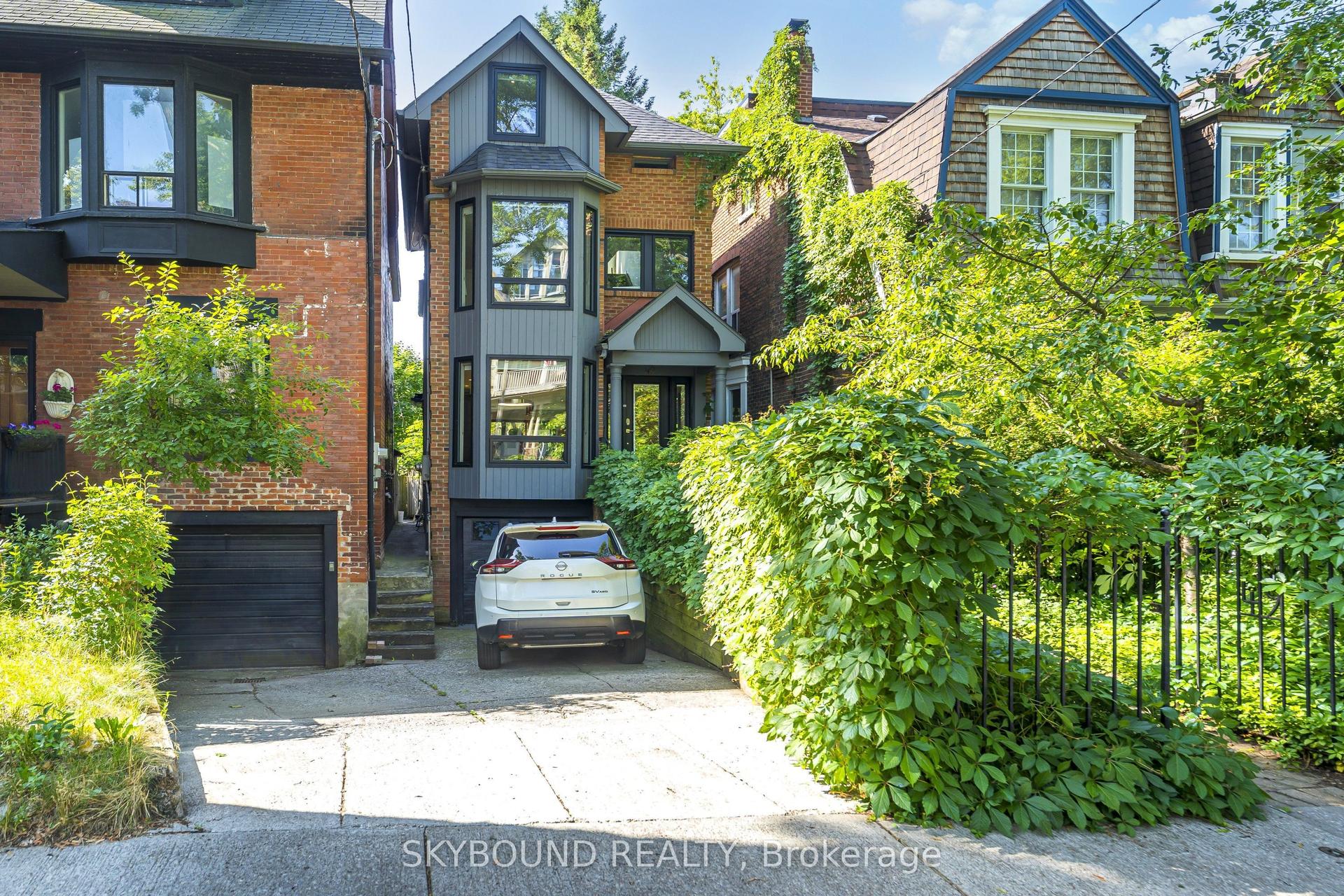 49 Victor Avenue, Toronto — Detached for sale, photo 1