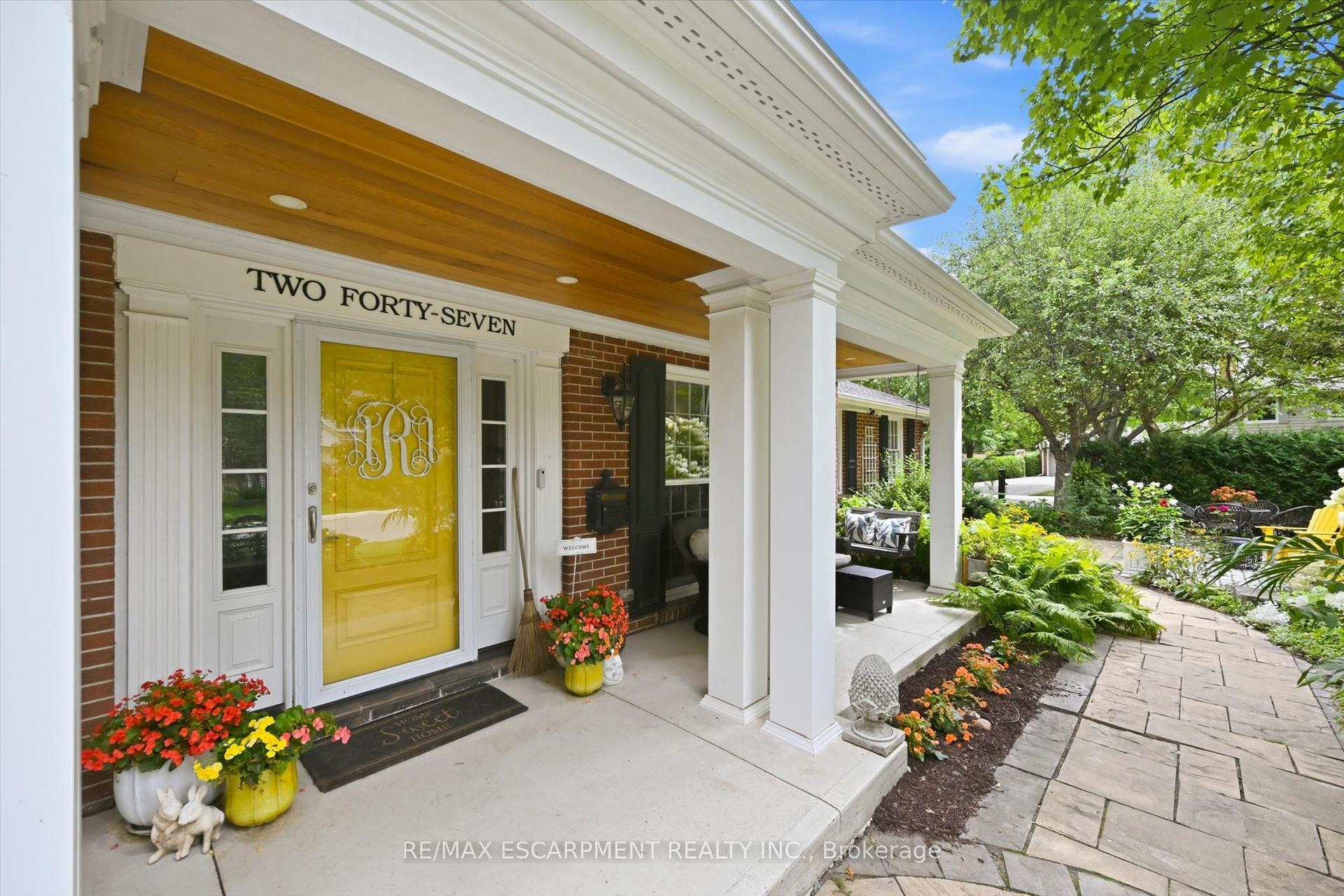 247 Linwood Crescent, Burlington — Detached for sale, photo 1