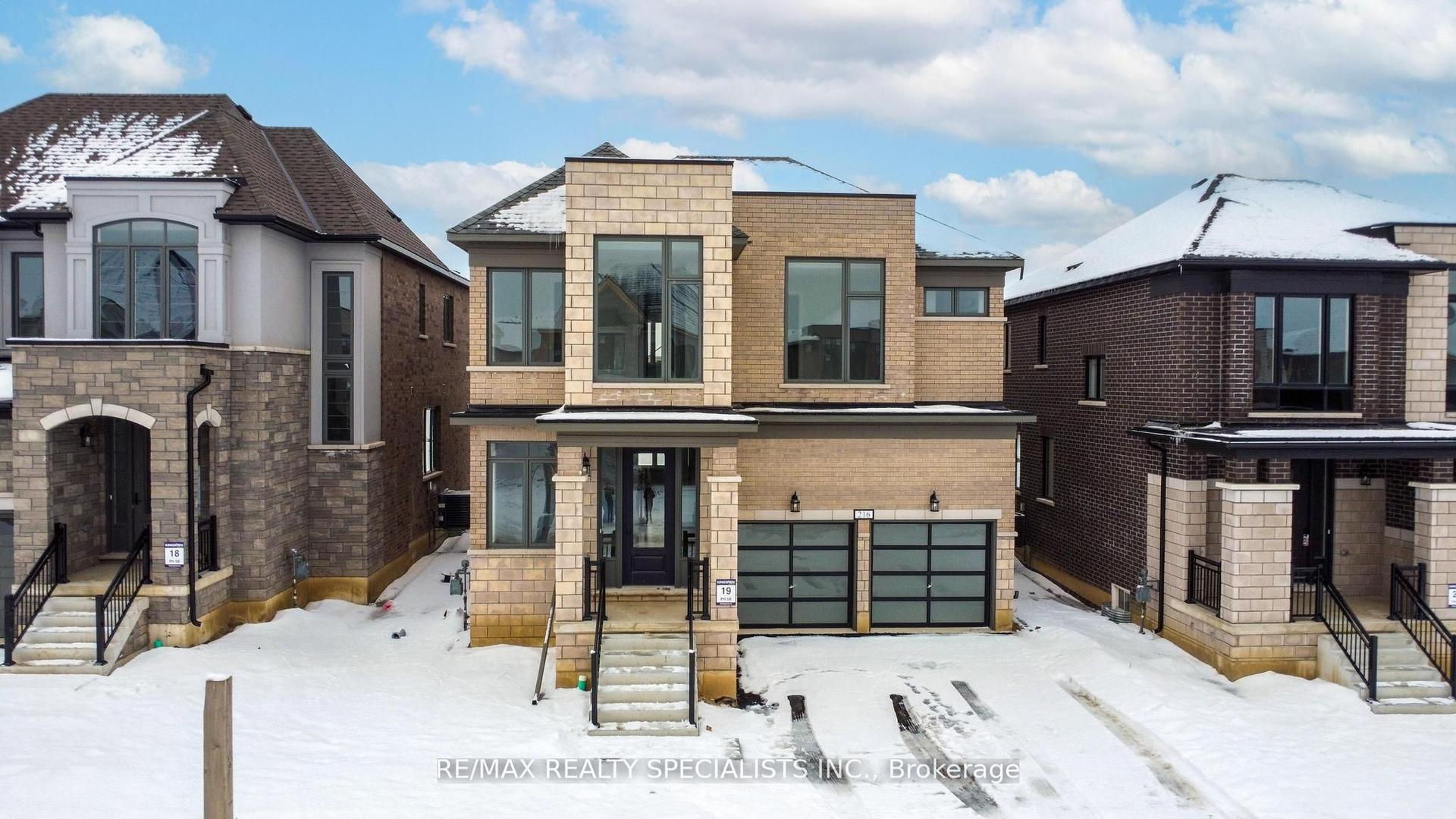 216 Harwood Avenue — photo 1