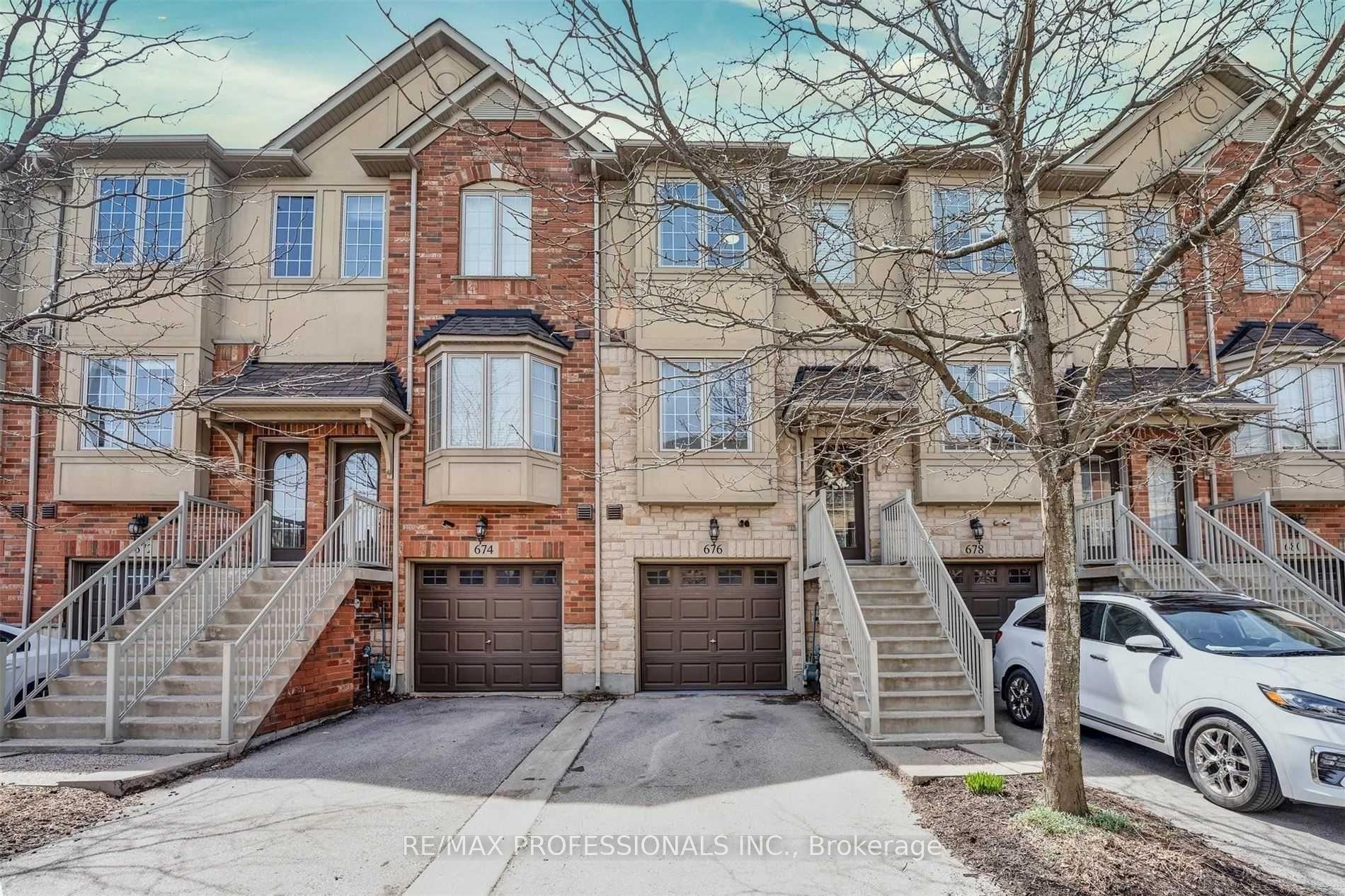 676 Rowley Common, Burlington — Townhouse for sale, photo 1