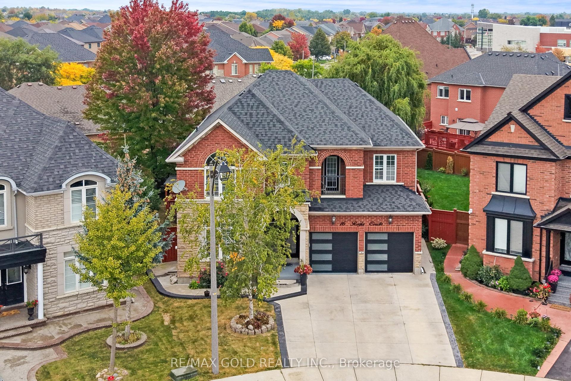 16 Regis Circle, Brampton — Detached for sale, photo 1