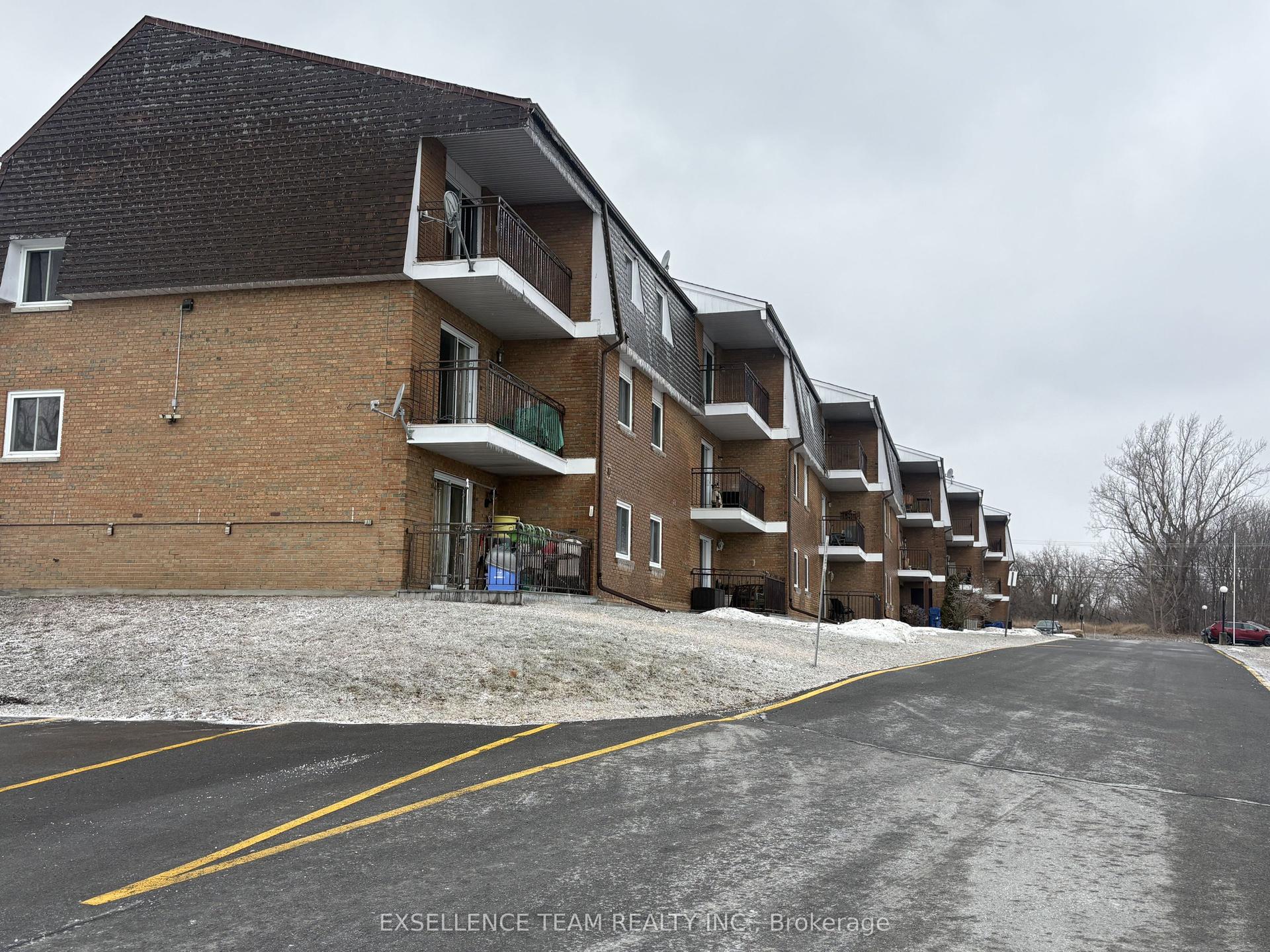 220 Kenyon Street — photo 1