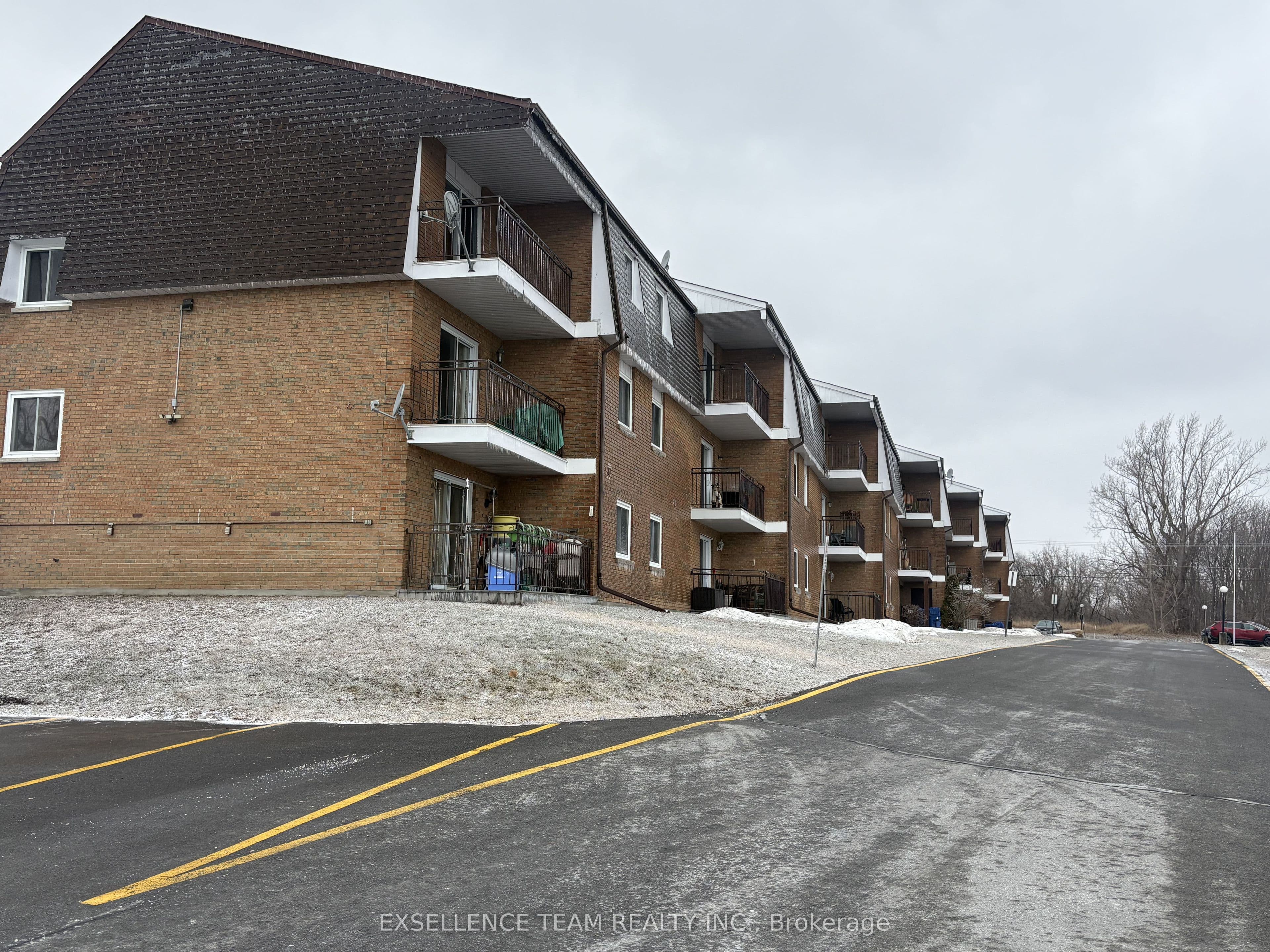 220 Kenyon Street — photo 1