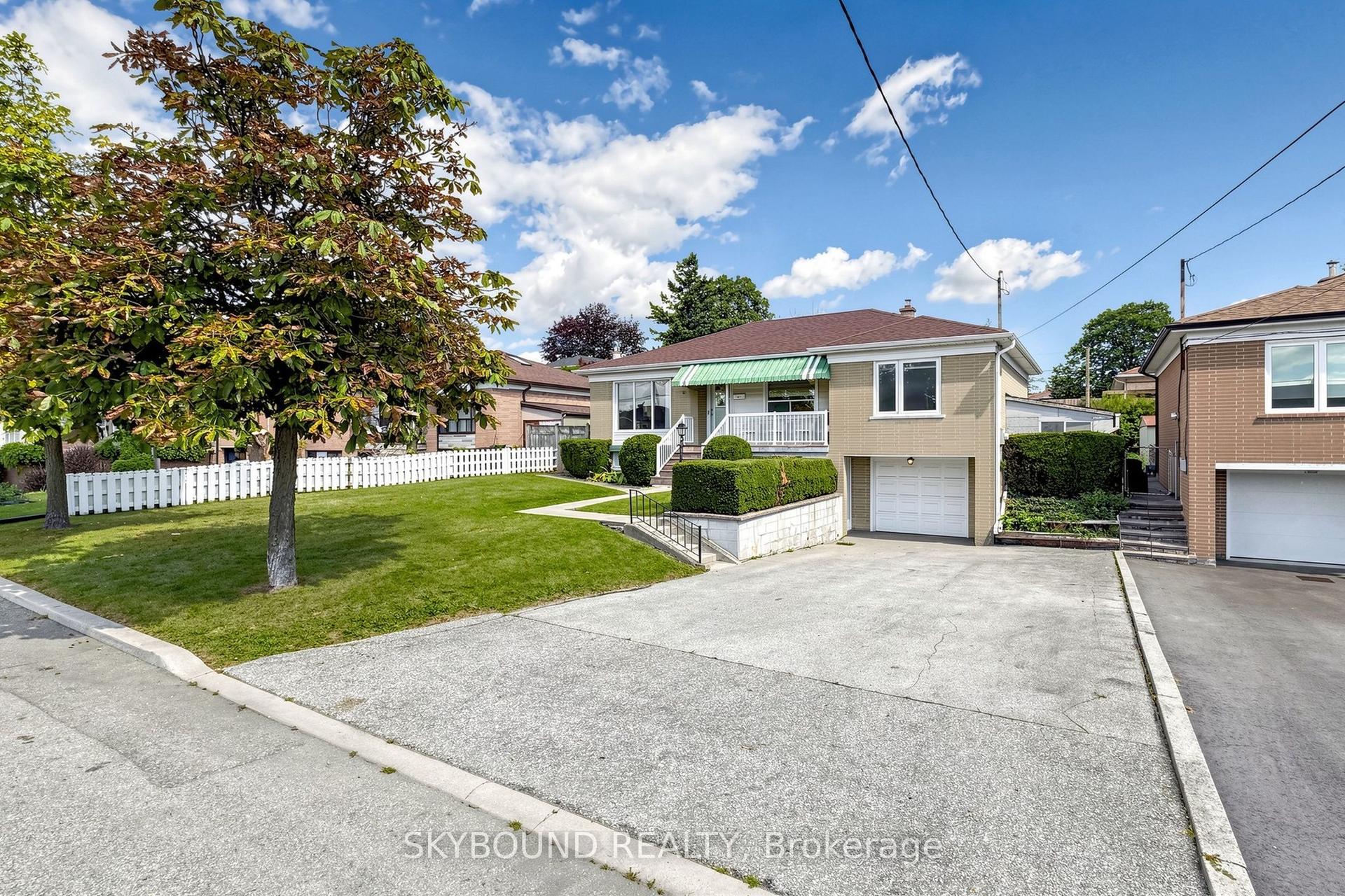 13 Liscombe Road, Toronto — Detached for sale, photo 1