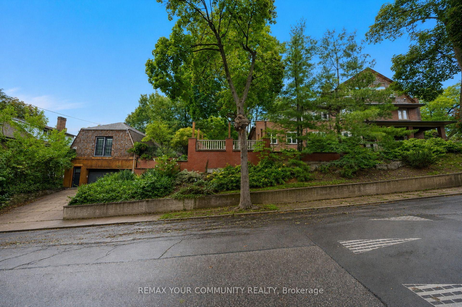 62 Indian Grove, Toronto — Detached for sale, photo 1