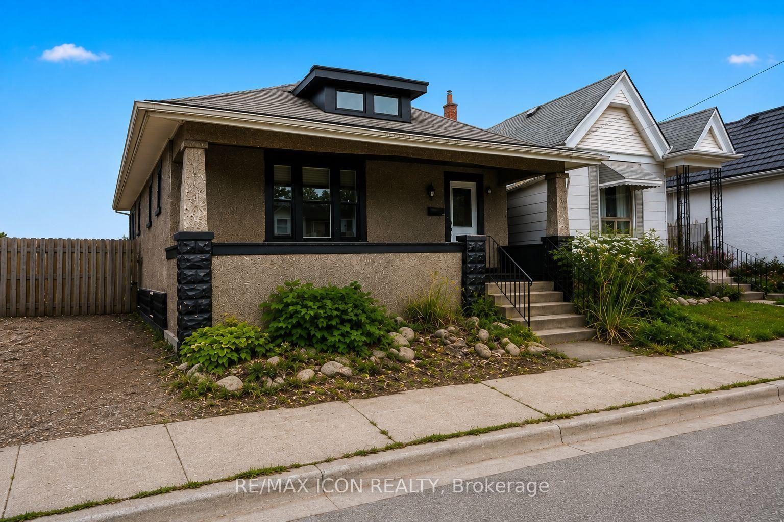 31 Mount Pleasant Avenue, London North — Detached for sale, photo 1