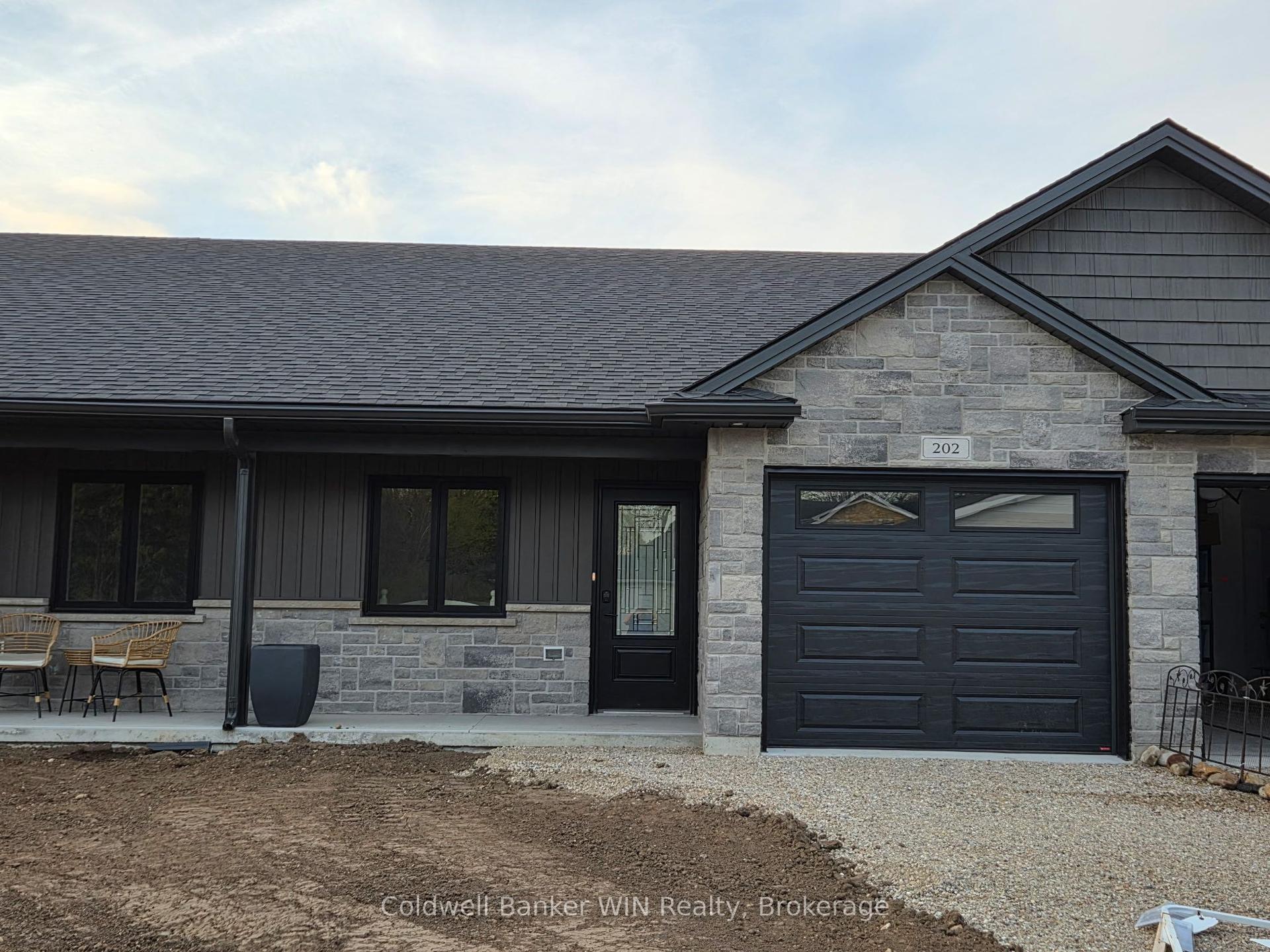 202 Elgin Street — photo 1