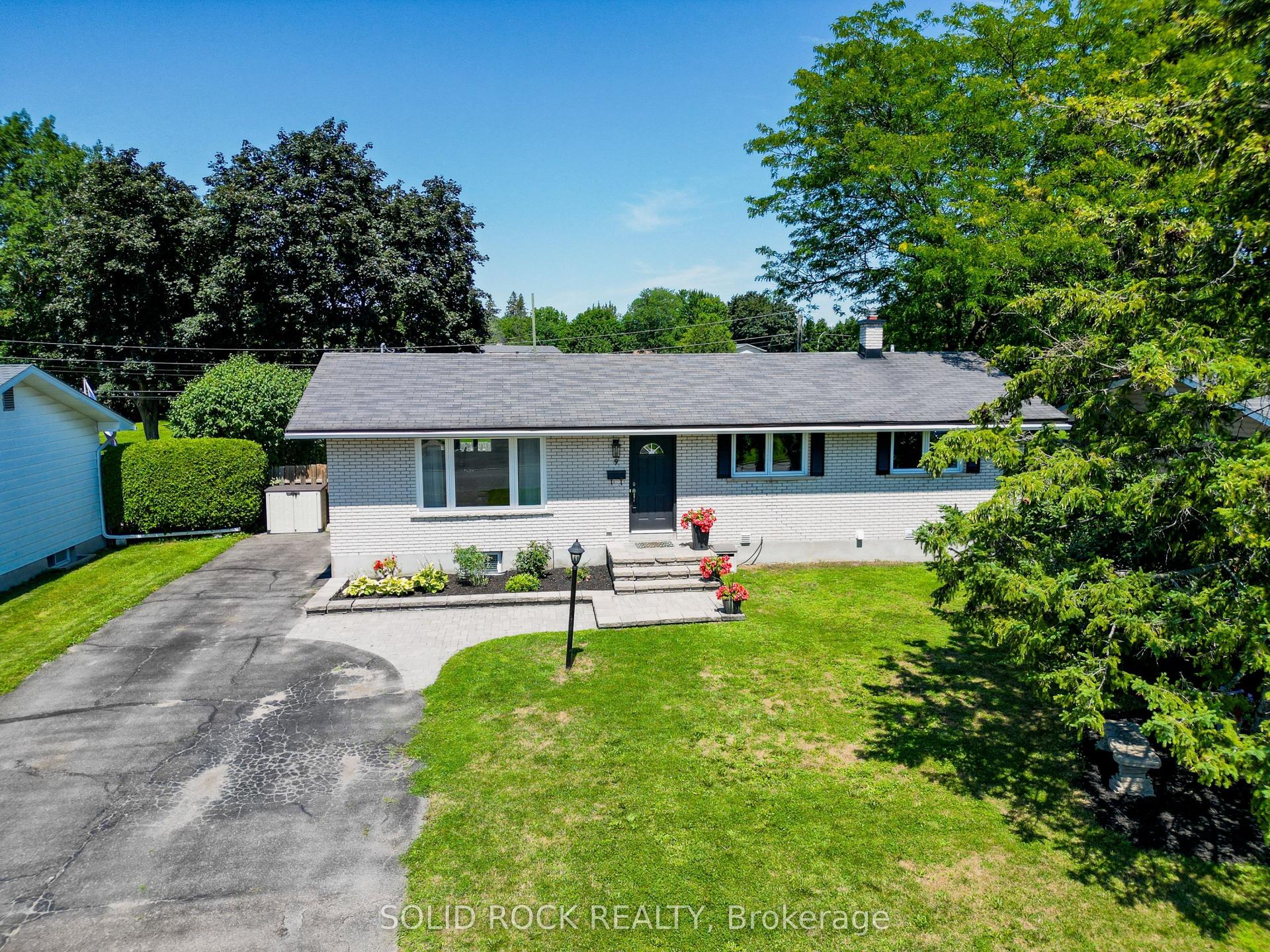 9 Stanwood Drive, Meadowlands - Crestview and Area — Detached for sale, photo 1