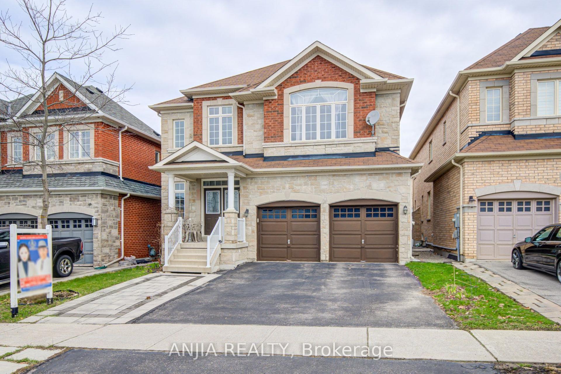 1165 Blencowe Crescent — photo 1