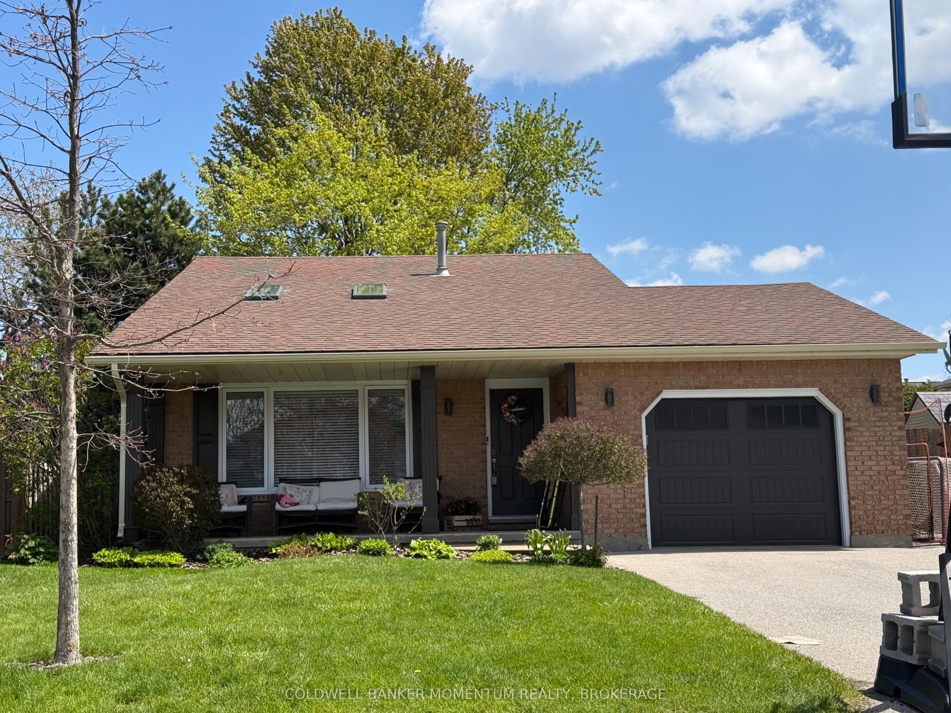 3933 Vineyard Crescent — photo 1