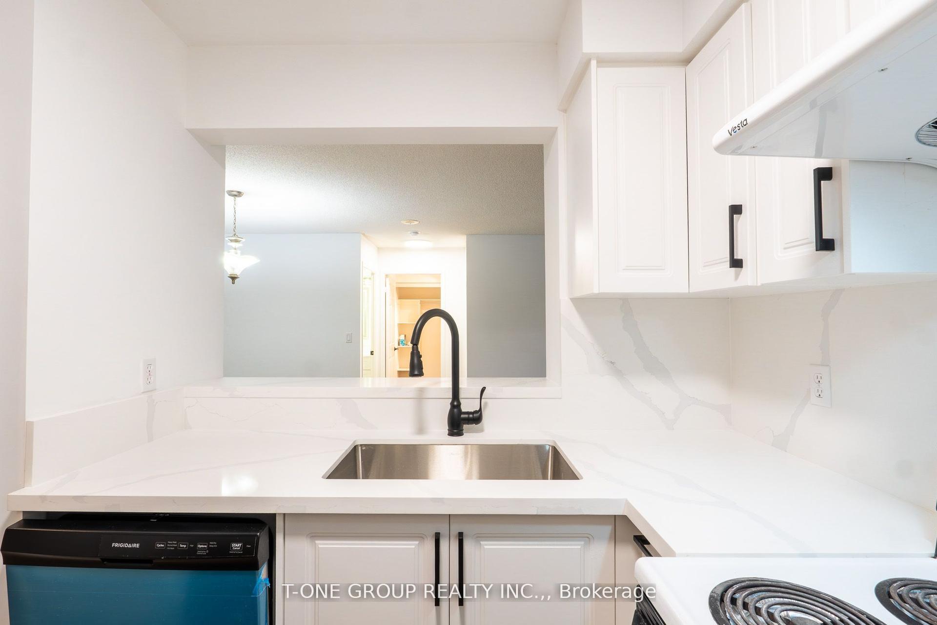 29 Pemberton Avenue 605 #605 — photo 1