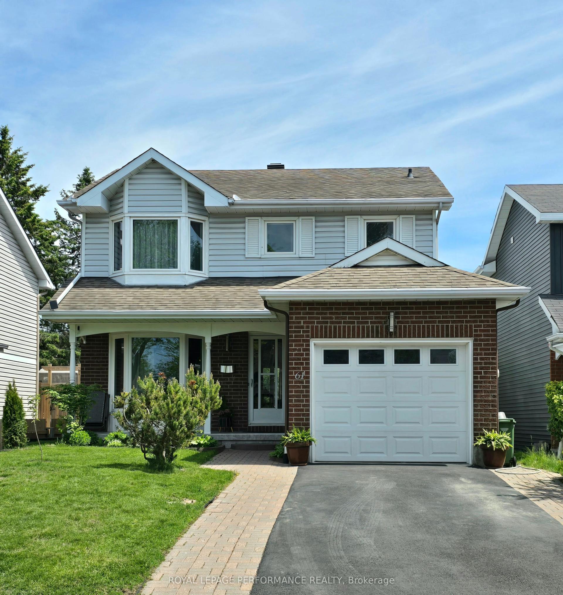 61 Hawley Crescent — photo 1