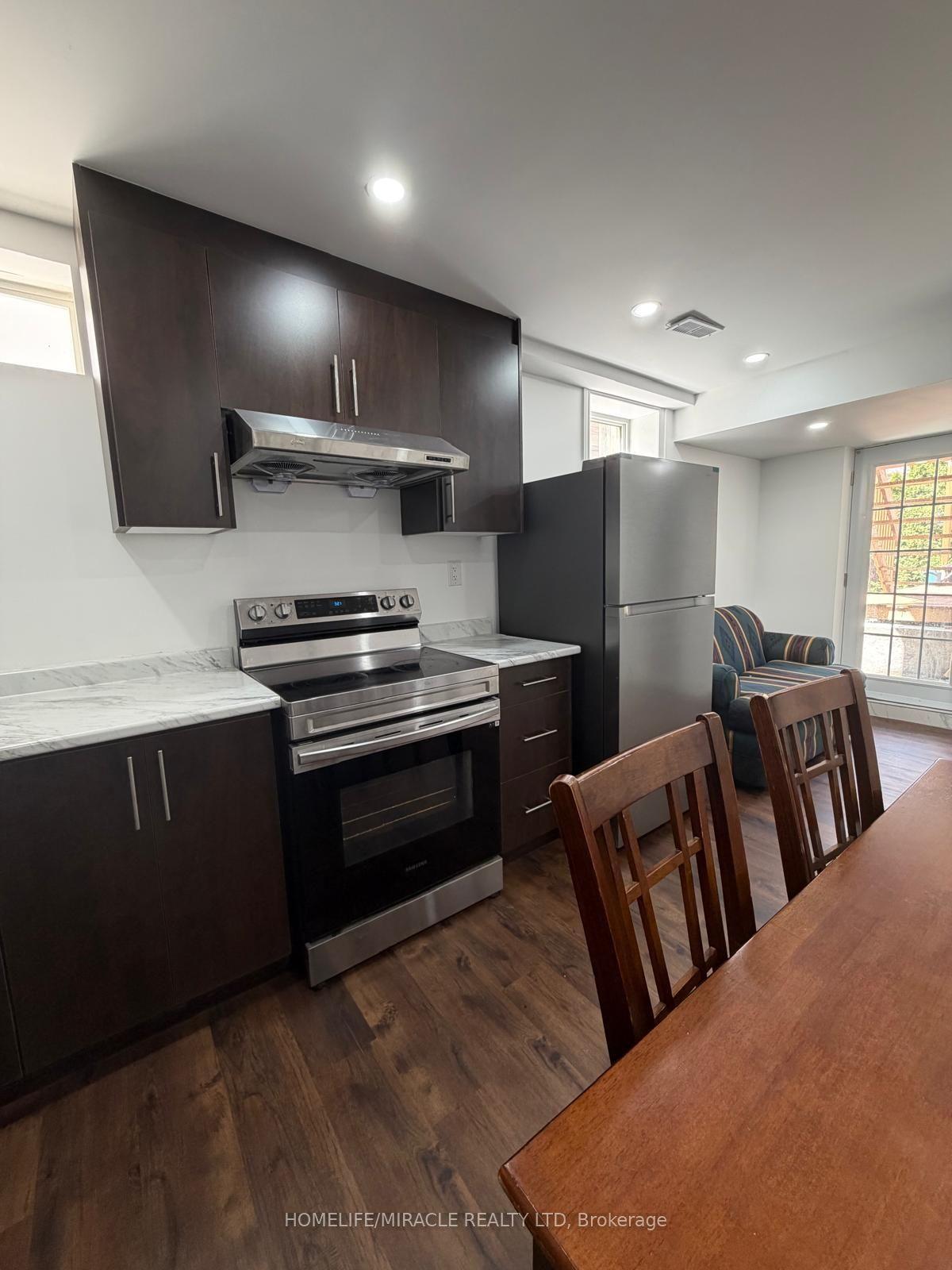 28 Meadowglen Boulevard, Halton Hills — Detached for lease, photo 1