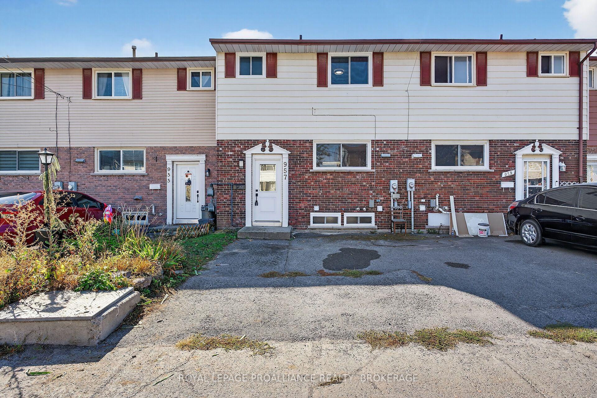 957 Oakview Avenue, Kingston — Condo Town for sale, photo 1
