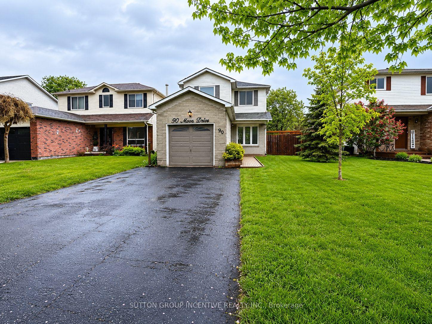 90 Moon Drive, Barrie — Detached for sale, photo 1