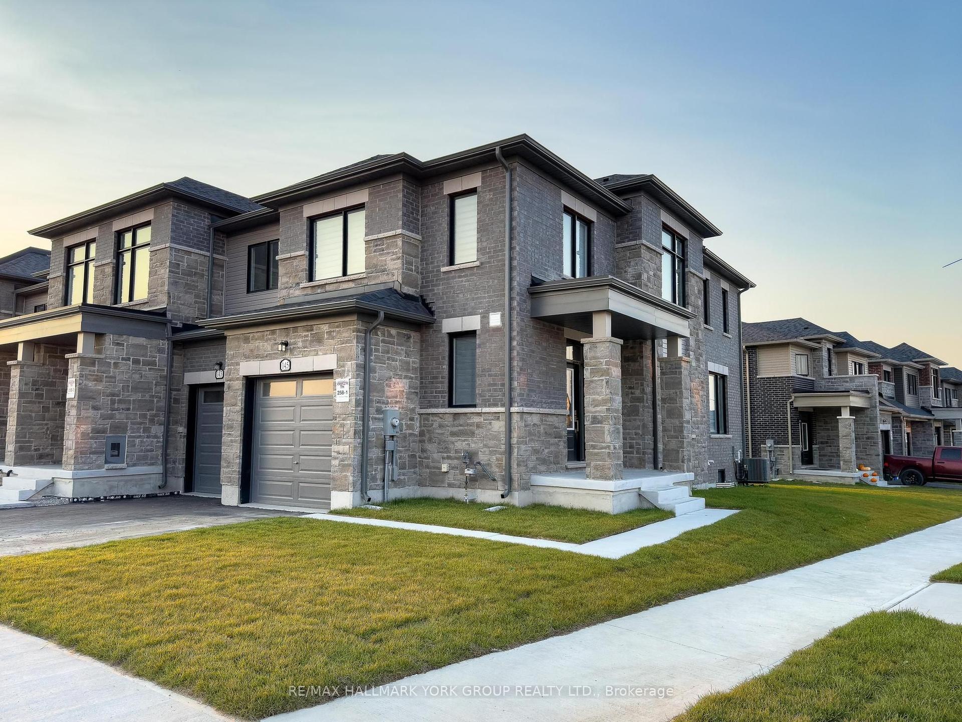 145 Fenchurch Manor, Barrie — Townhouse for sale, photo 1