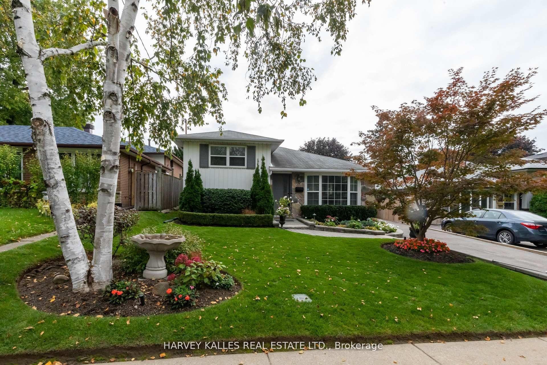 35 Manorglen Crescent — photo 1