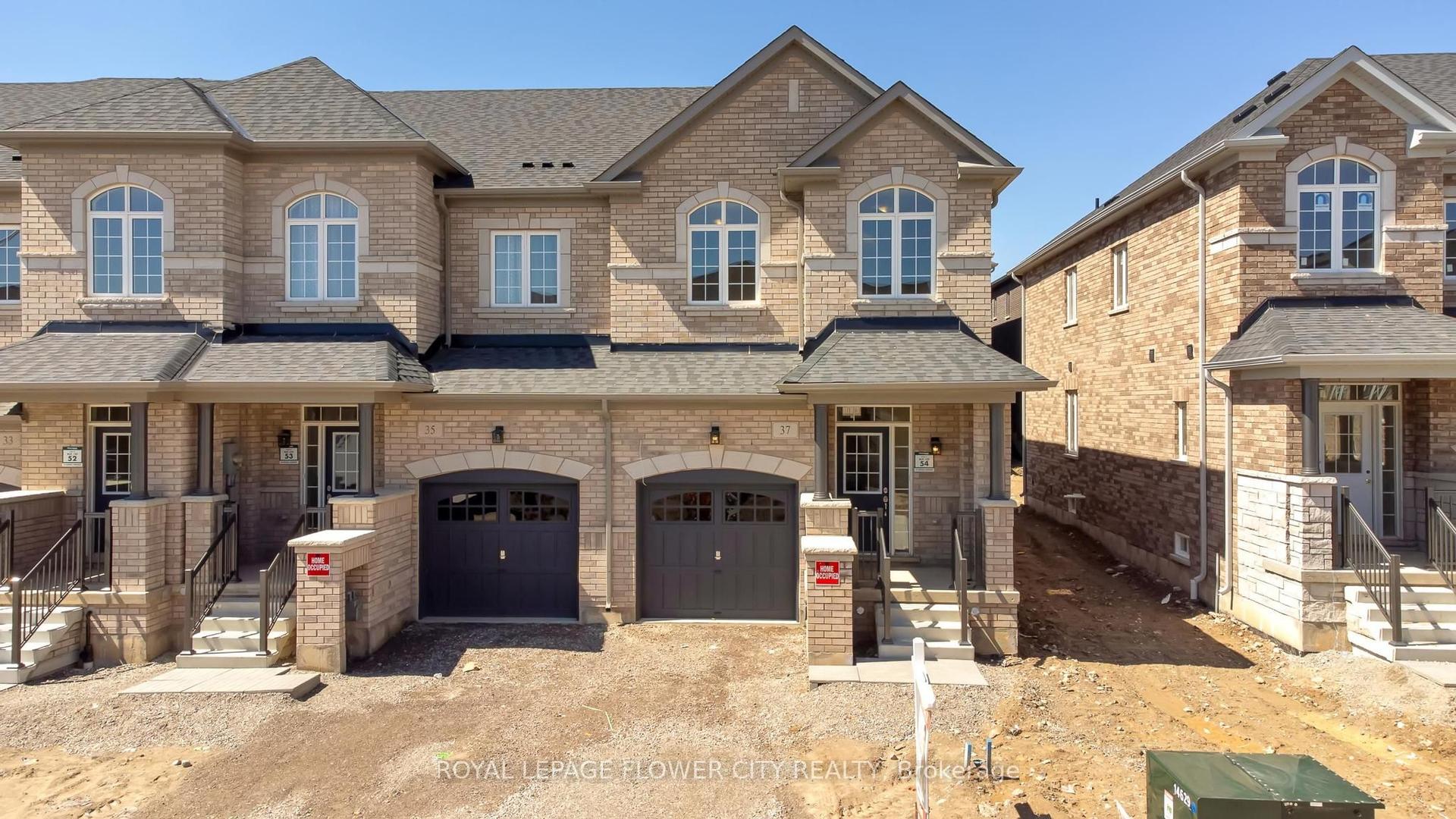 37 Gledhill Crescent, Cambridge — Townhouse for sale, photo 1