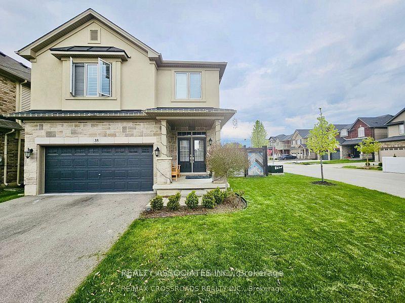 35 Cutts Crescent — photo 1