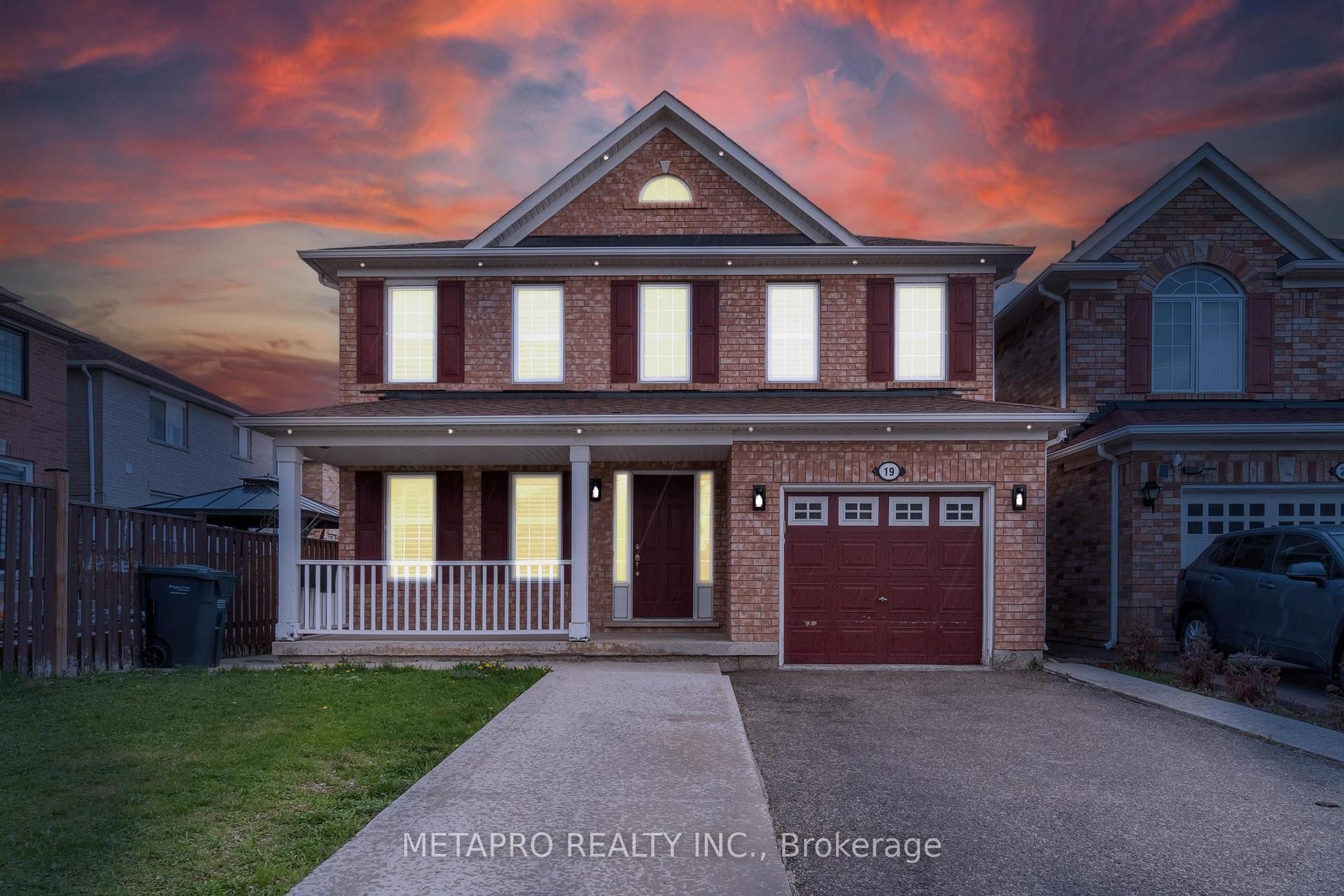 19 Firwood Crescent — photo 1