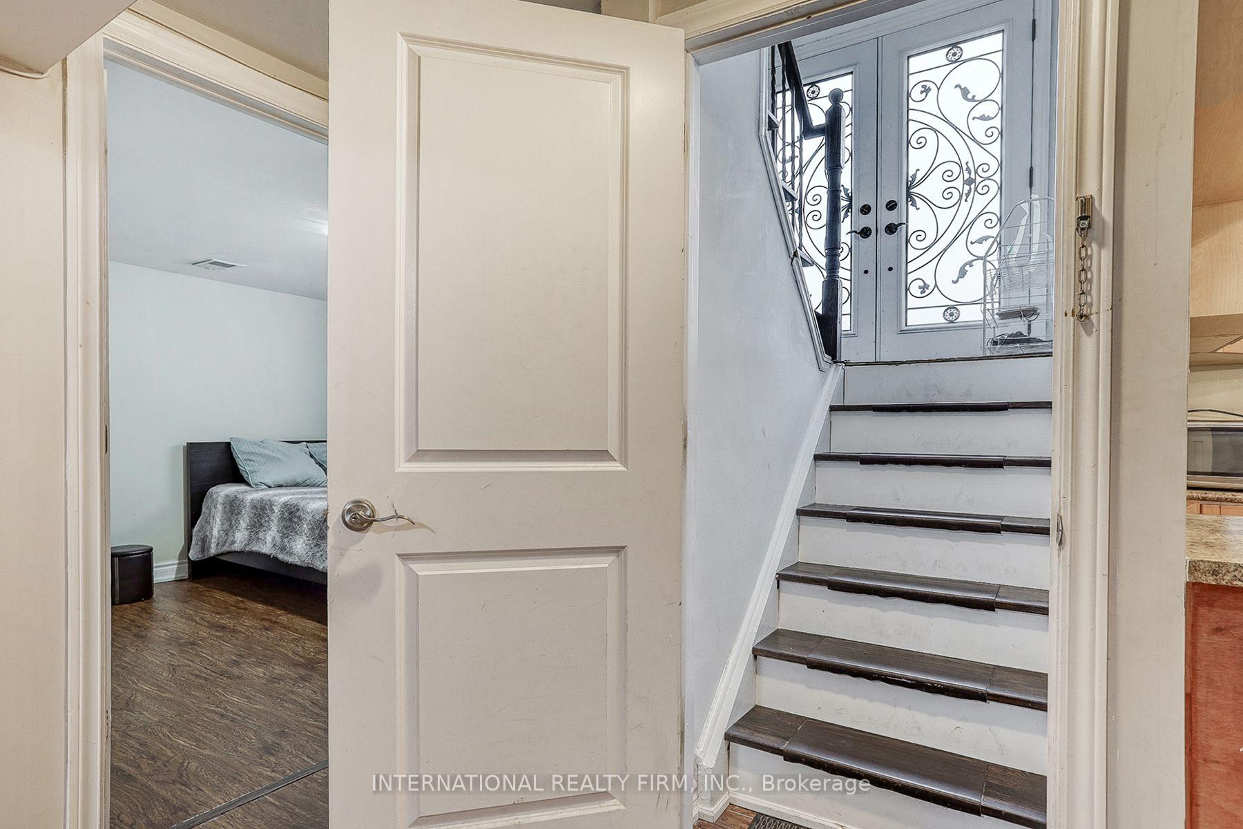 4 Yeomans Road — photo 1