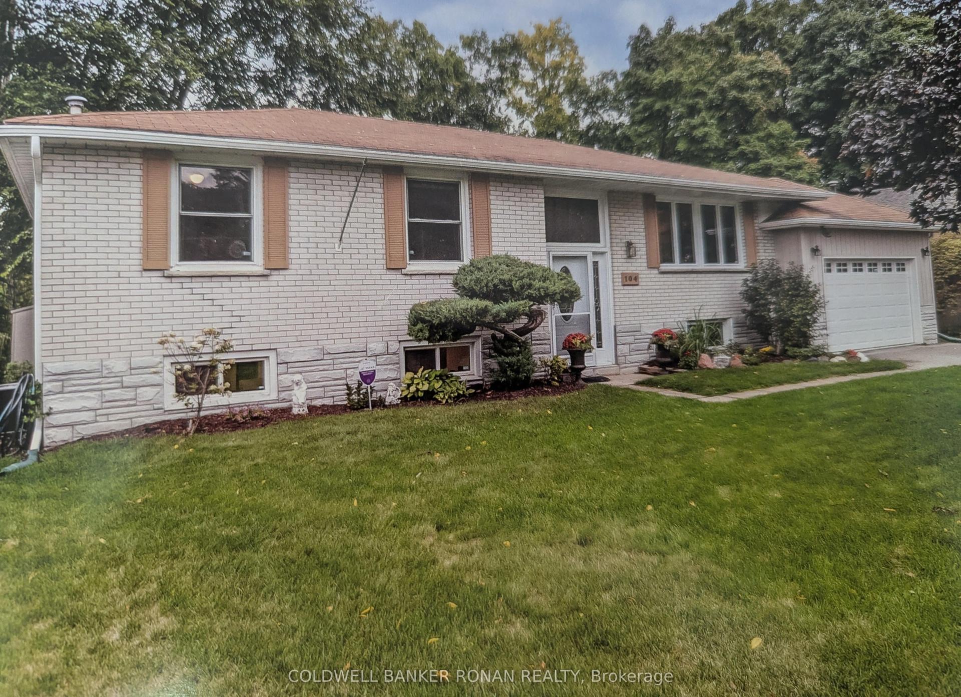 104 Boyne Crescent MAIN FLOOR #MAIN FLOOR — photo 1