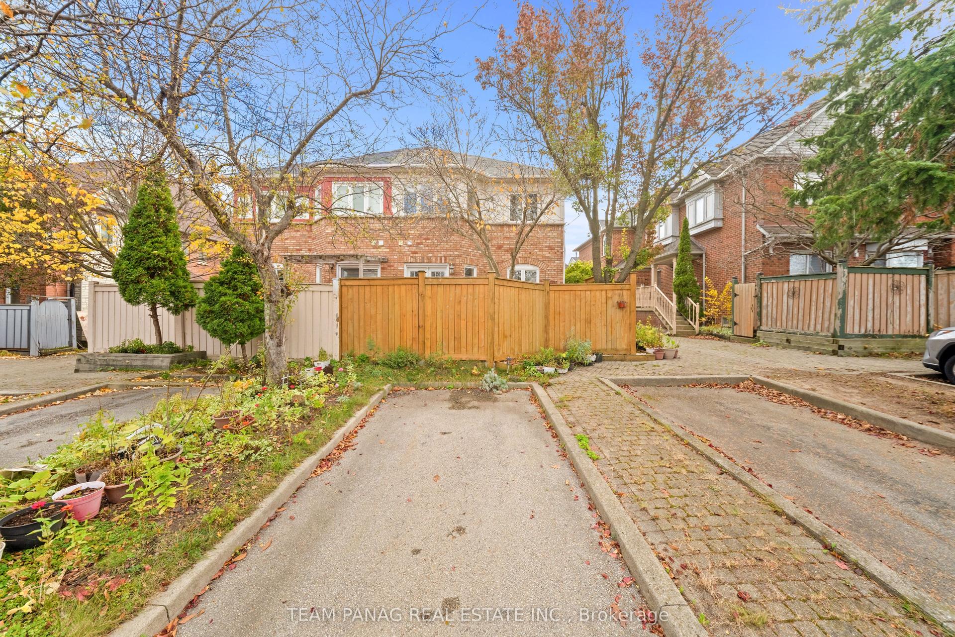 139 Ural Circle, Brampton — Townhouse for sale, photo 1
