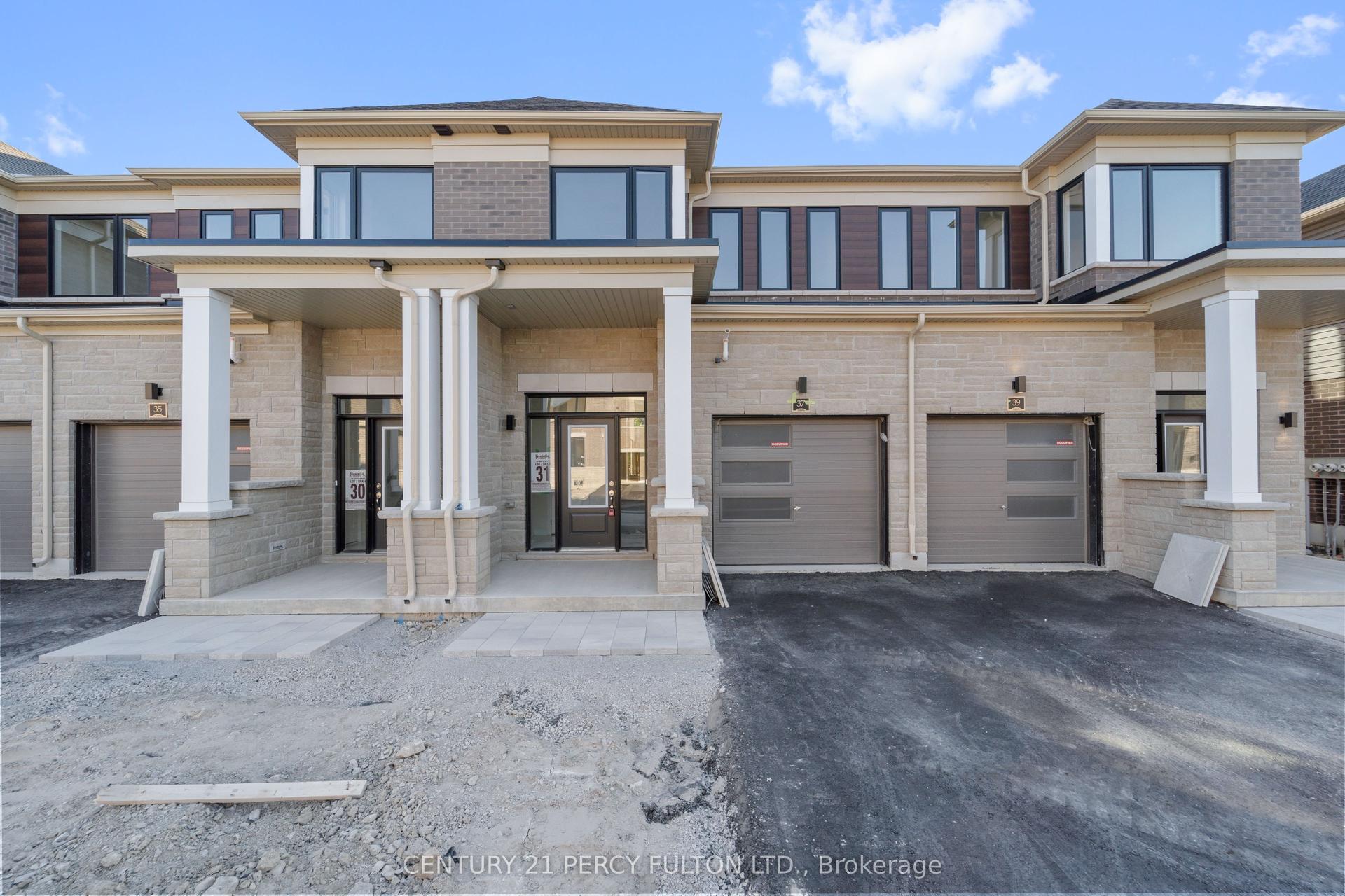 37 Watts Mews, Kawartha Lakes — Townhouse for lease, photo 1