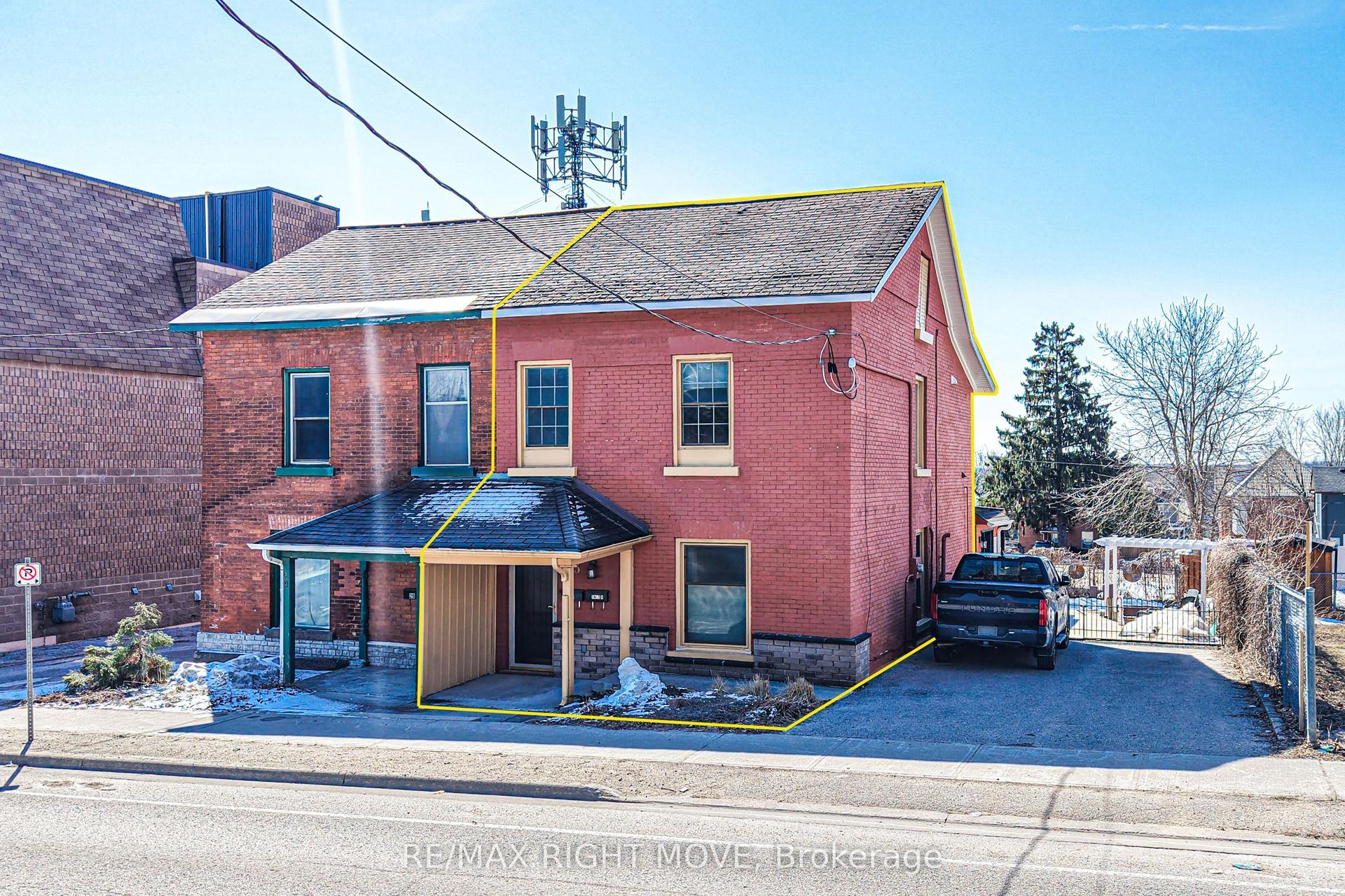33 Coldwater Road W — photo 1