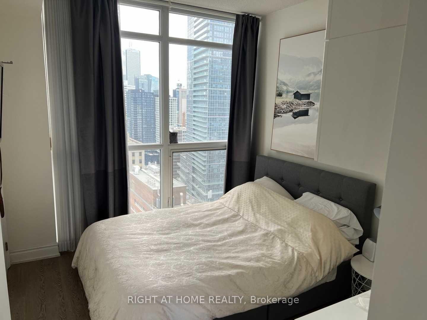 21 Carlton Street 3102 #3102 — photo 1